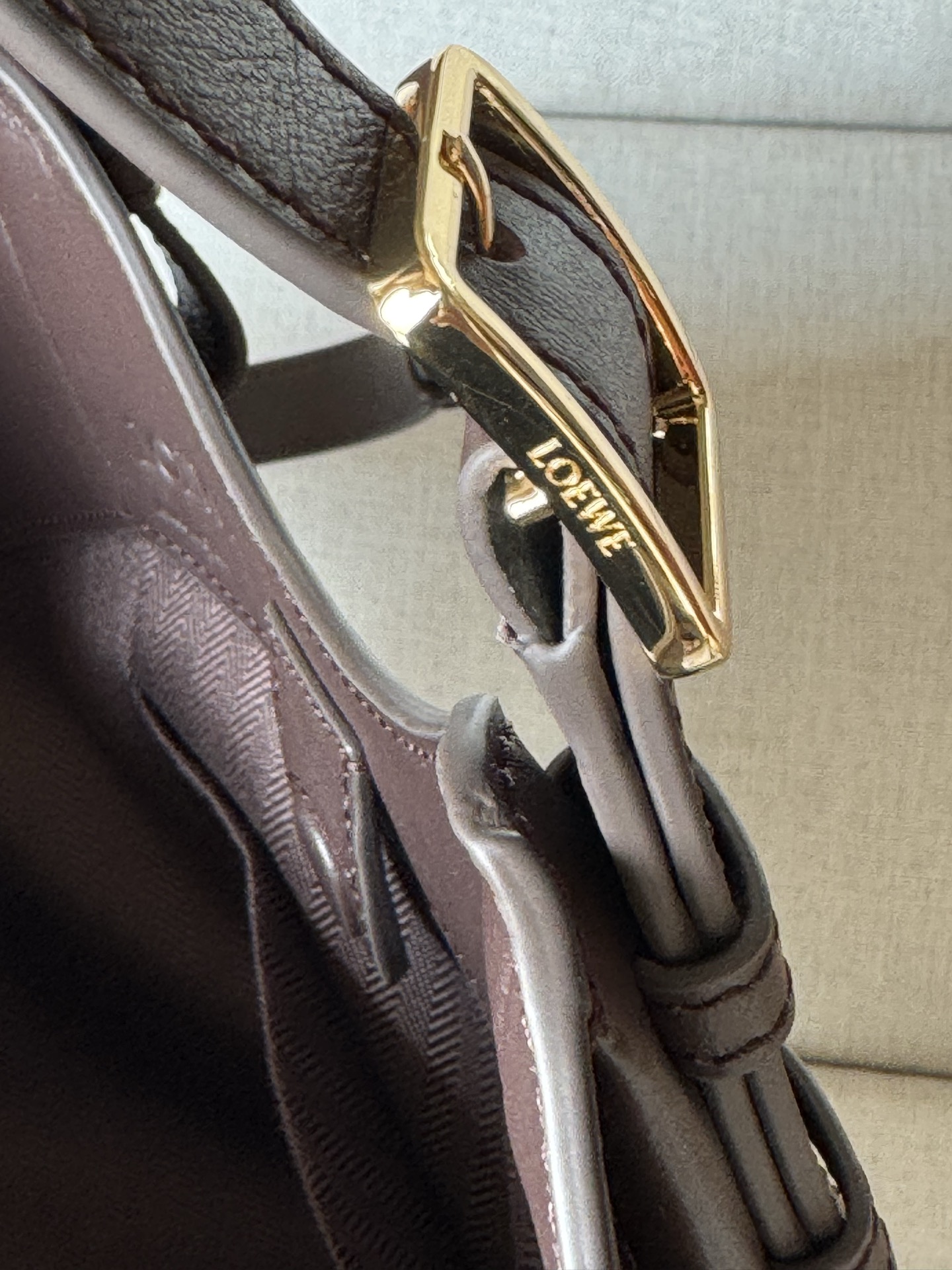 Classic Calf Leather Hammock Flip Bag Model 33705 The Hammock Flip handbag interprets a classic bag with soft texture and practical functions, while continuing the series' iconic details - Image 8