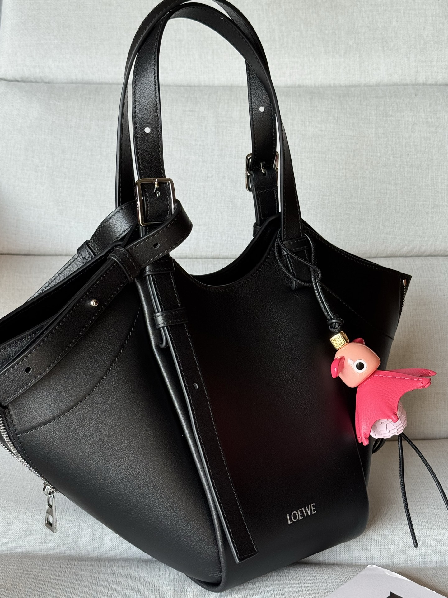 Classic Calf Leather Hammock Flip Bag Model 33705 The Hammock Flip handbag interprets a classic bag with soft texture and practical functions, while continuing the series' iconic details - Image 3