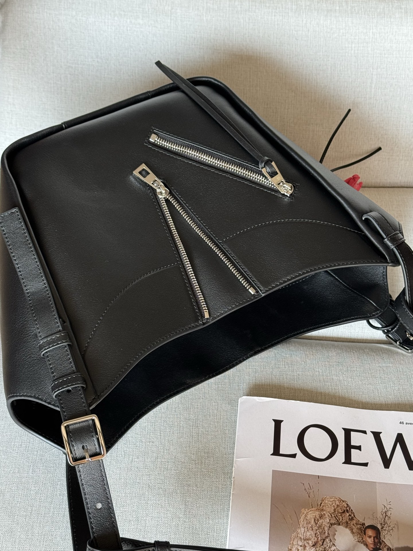 Classic Calf Leather Hammock Flip Bag Model 33705 The Hammock Flip handbag interprets a classic bag with soft texture and practical functions, while continuing the series' iconic details - Image 6