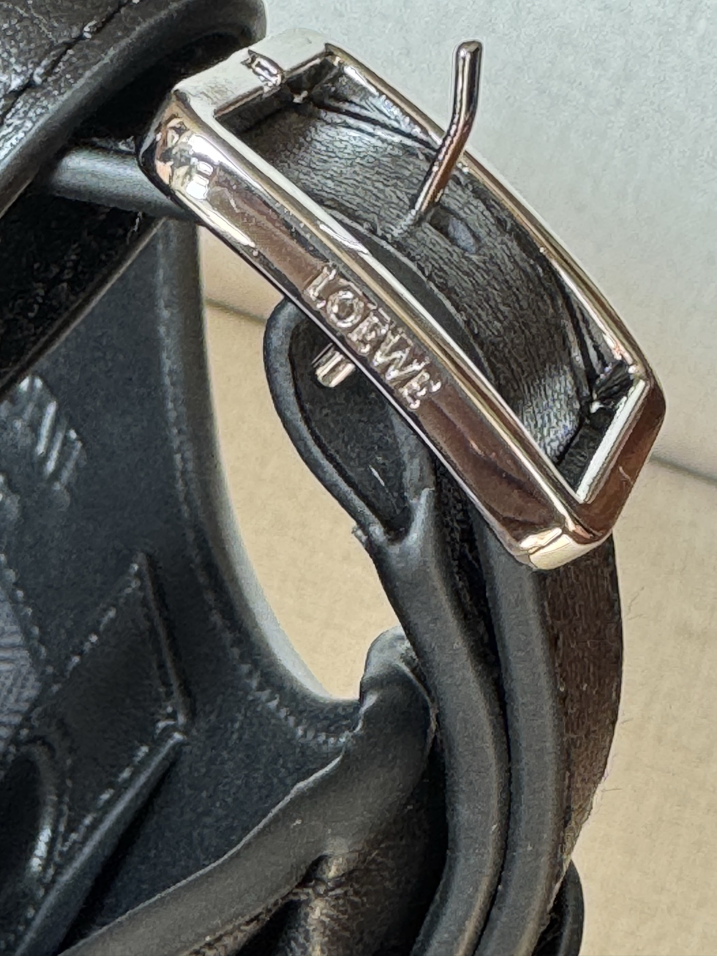 Classic Calf Leather Hammock Flip Bag Model 33705 The Hammock Flip handbag interprets a classic bag with soft texture and practical functions, while continuing the series' iconic details - Image 9