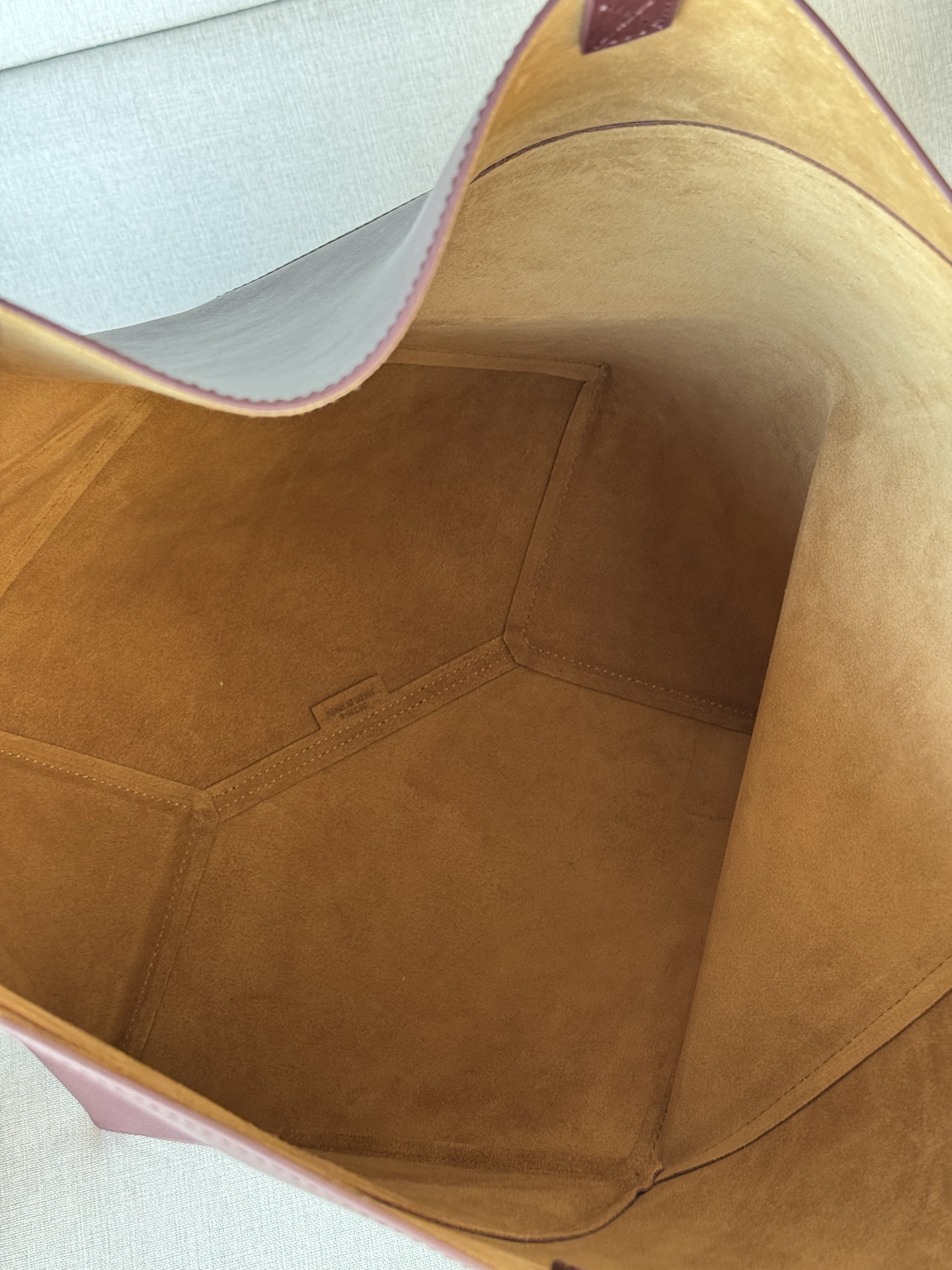 Folding bag large size 1761 burgundy Large Puzzle Fold bag in glossy calfskin The Puzzle Fold handbag draws inspiration from the geometric lines of the brand's classic handbag series and reinterprets it with panels rich in geometric architectural beauty - Image 7