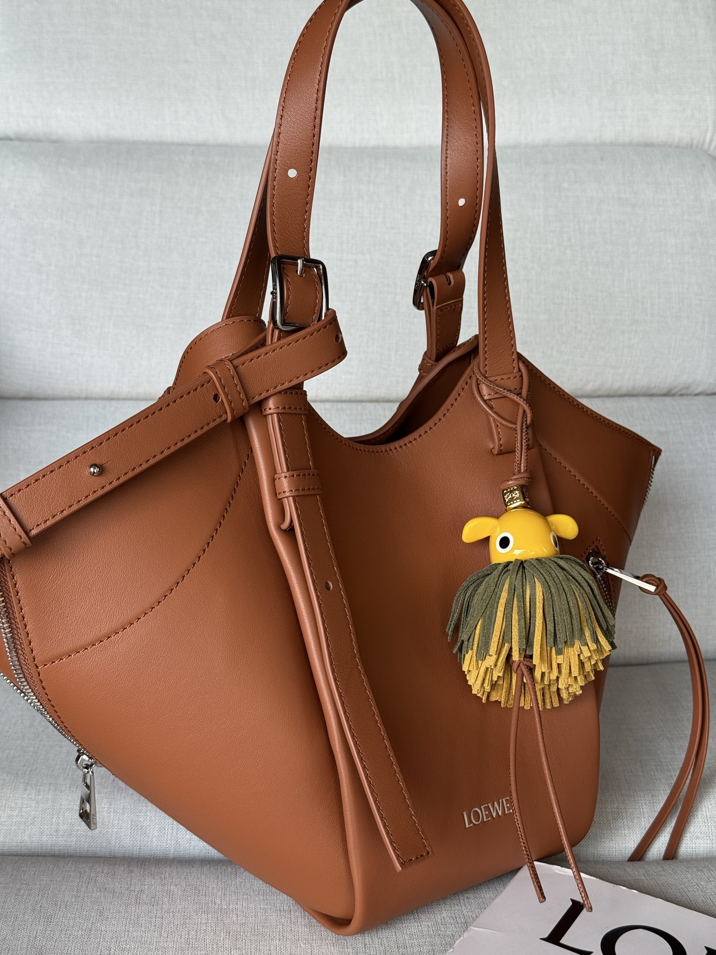 Classic Calf Leather Hammock Flip Bag Model 33705 The Hammock Flip handbag interprets a classic bag with soft texture and practical functions, while continuing the series' iconic details - Image 3