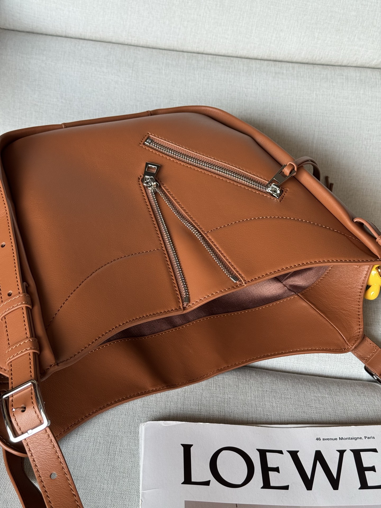 Classic Calf Leather Hammock Flip Bag Model 33705 The Hammock Flip handbag interprets a classic bag with soft texture and practical functions, while continuing the series' iconic details - Image 6