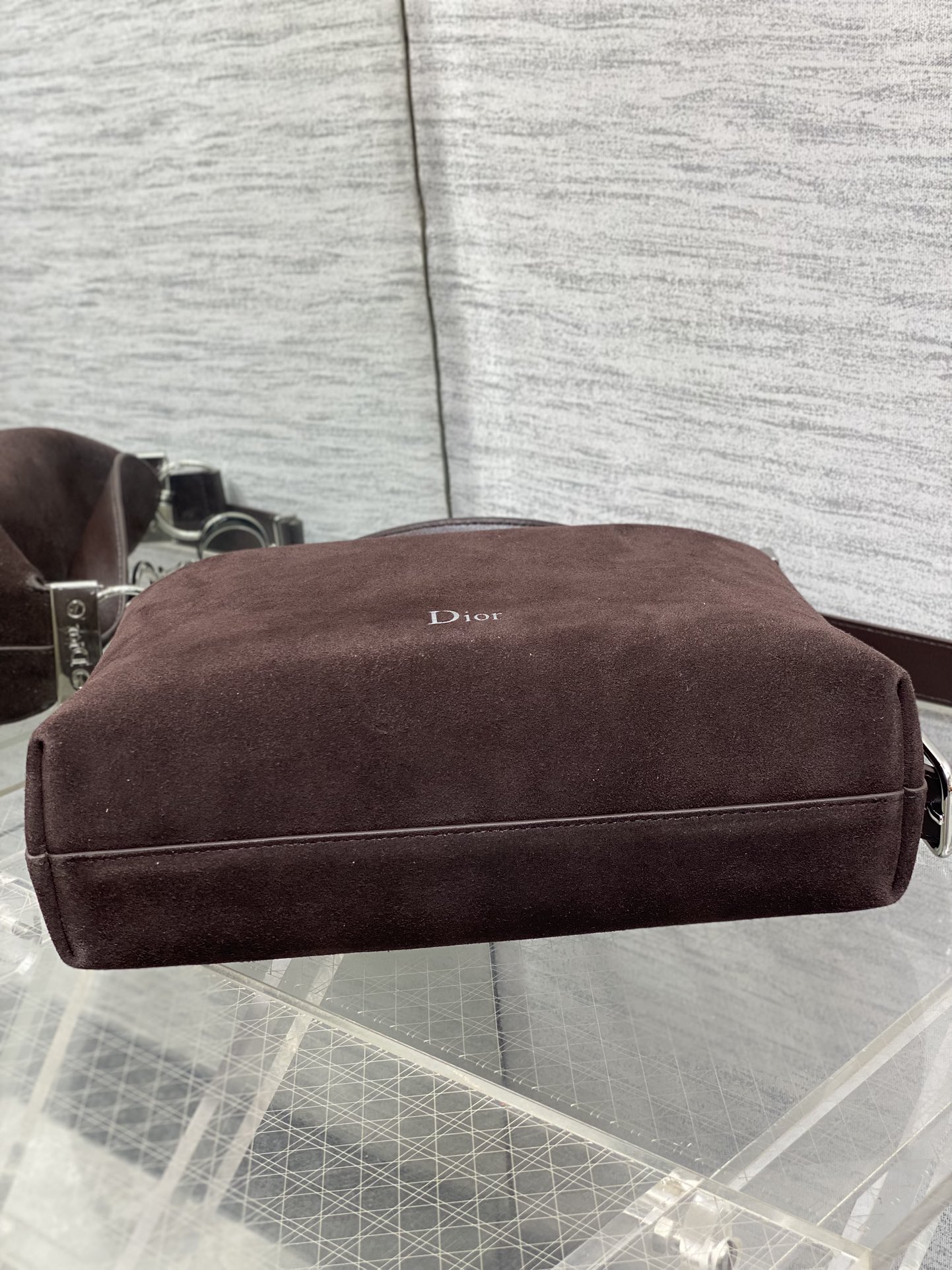 Small silver buckle in stock‼ ️ Dior's 2026 spring and summer new style Christian Hobo bag is made of coffee velvet and leather, which is soft to the touch and full of spring atmosphere - Image 7