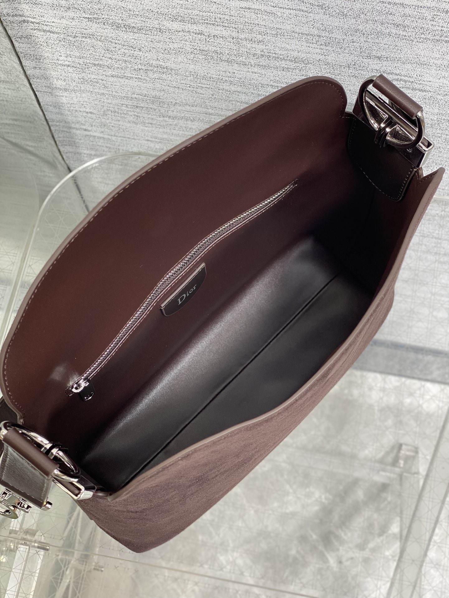 Small silver buckle in stock‼ ️ Dior's 2026 spring and summer new style Christian Hobo bag is made of coffee velvet and leather, which is soft to the touch and full of spring atmosphere - Image 8