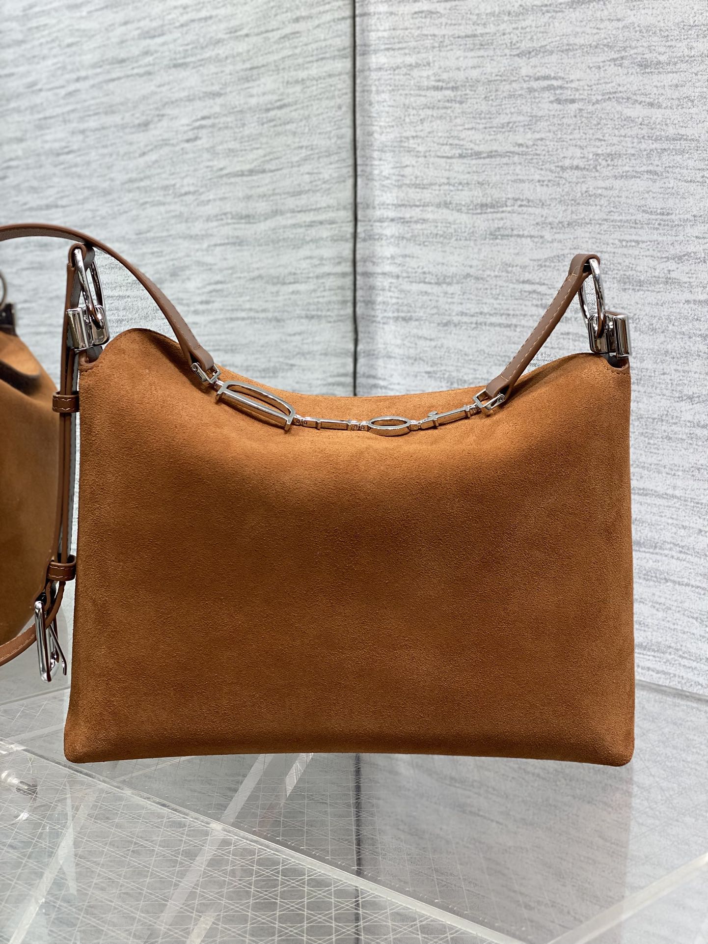 Small silver buckle in stock‼ ️ Dior's new 2026 spring and summer Christian Hobo bag is made of brown velvet and leather, which is soft to the touch and full of spring atmosphere - Image 5