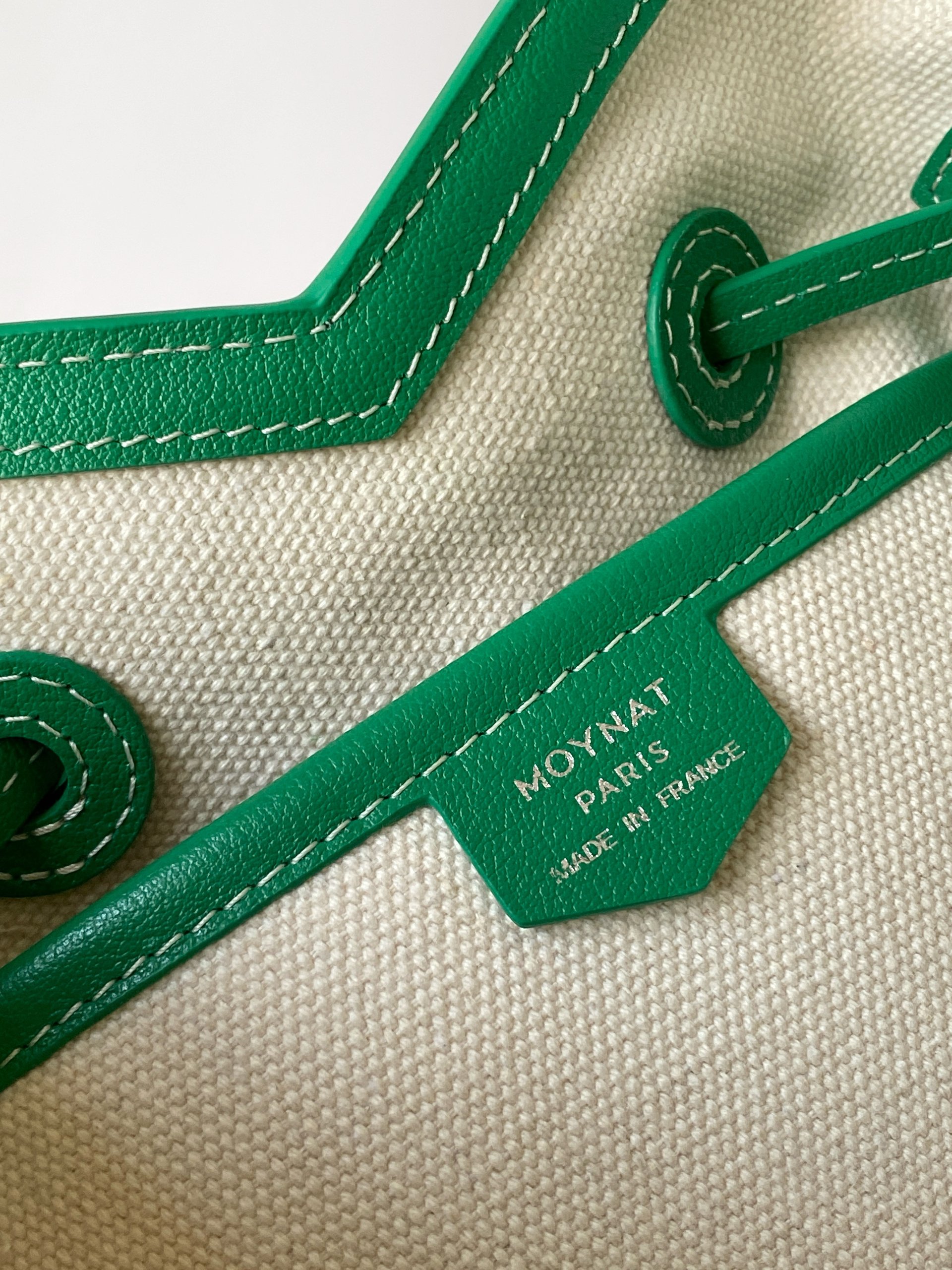 M Canvas series bucket bag The bucket bag is an urban and timeless creation - Image 9