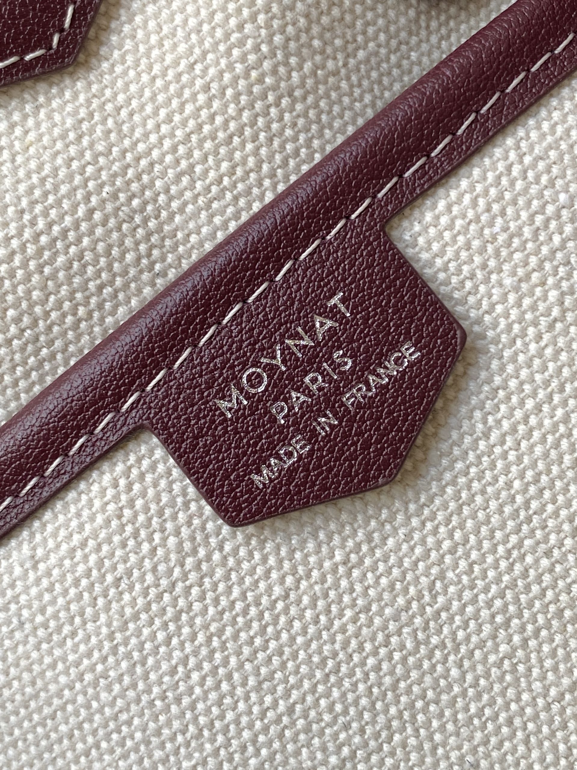 M Canvas series bucket bag The bucket bag is an urban and timeless creation - Image 9