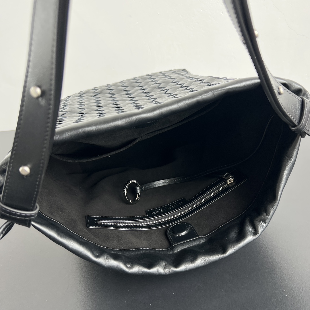 BV new product woven bucket bag 836020 ✨The weaving process is combined with the shape of the bucket, which is simple yet unique in design - Image 5