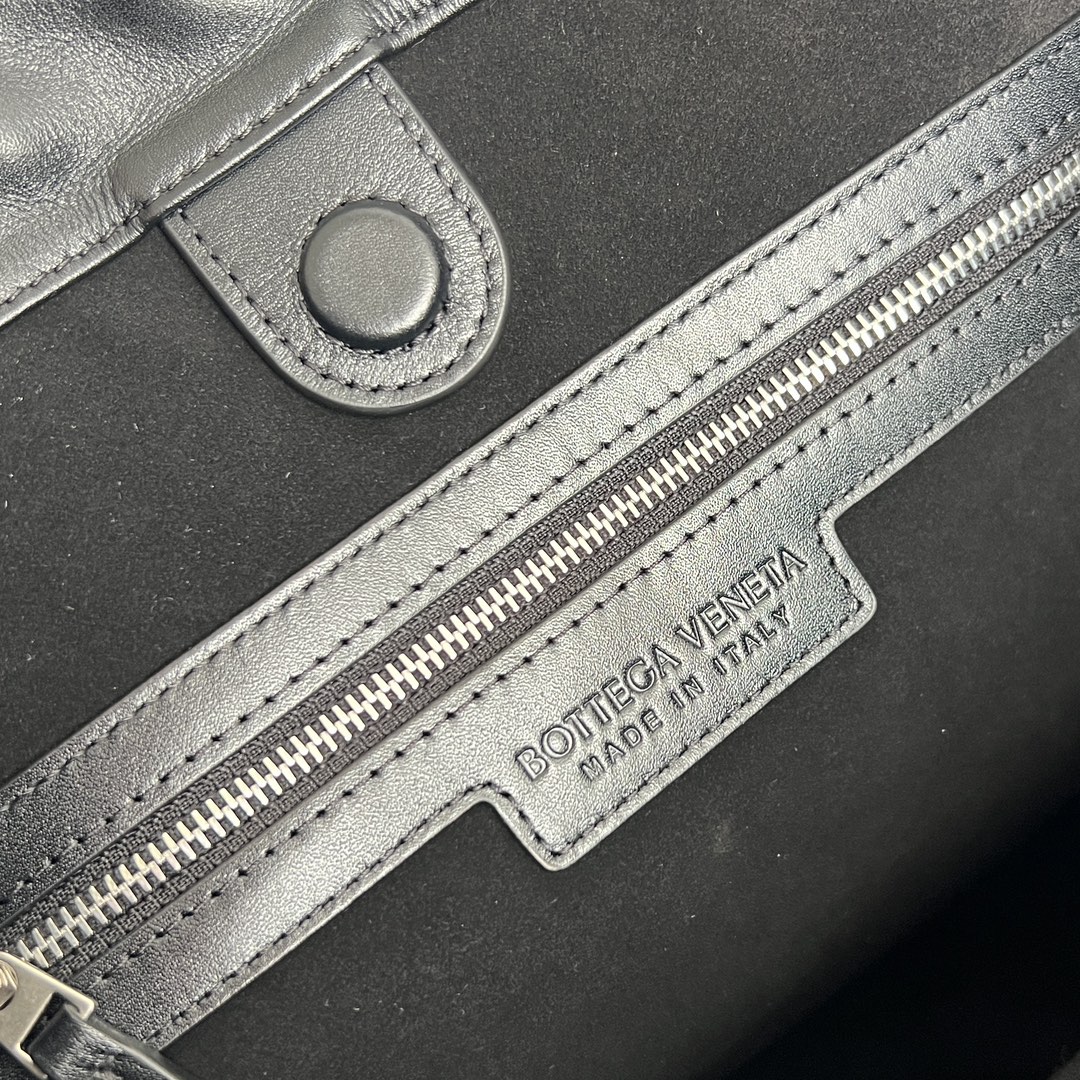 BV new product woven bucket bag 836020 ✨The weaving process is combined with the shape of the bucket, which is simple yet unique in design - Image 7