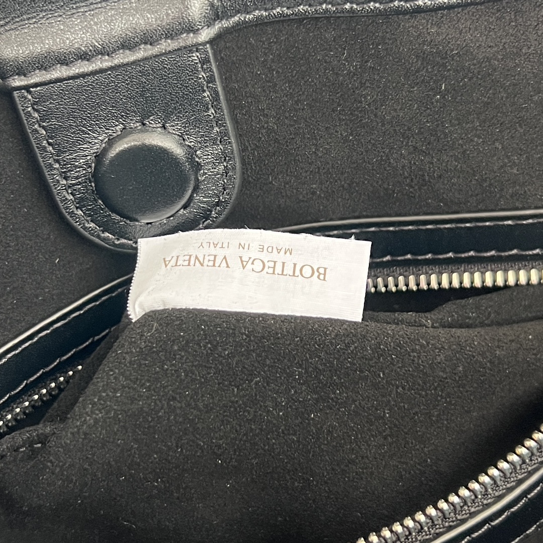 BV new product woven bucket bag 836020 ✨The weaving process is combined with the shape of the bucket, which is simple yet unique in design - Image 9