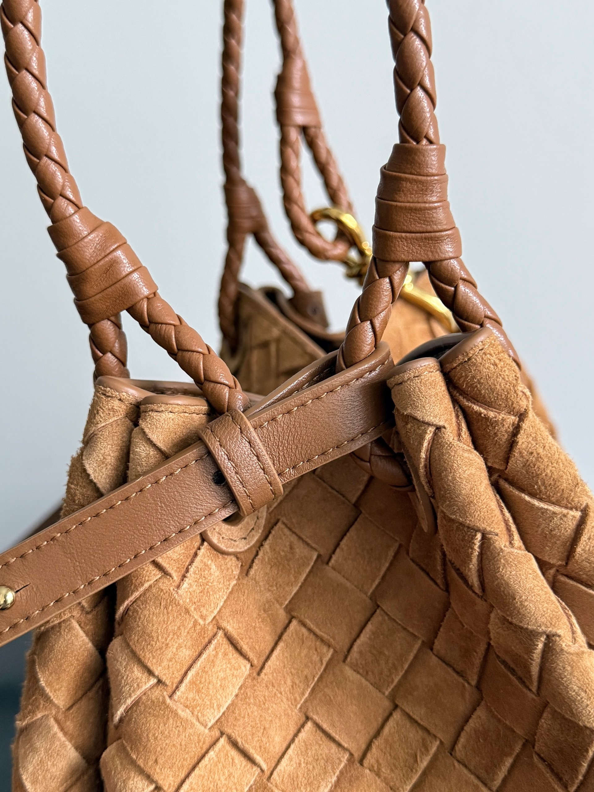 BOTTEGA VENETA's 2025 new autumn product, medium parachuta - Image 4