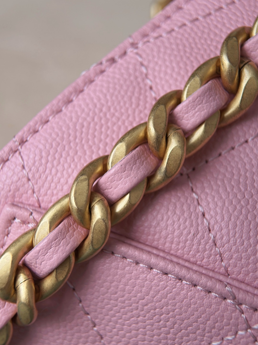 Sakura pink hits girls’ hearts💘 Exquisite and high-end, practicality has not been lost, and the capacity can be filled! Style adaptability is 100%, whether it is sweet style or cool style All completely OK! ! ! - Image 8