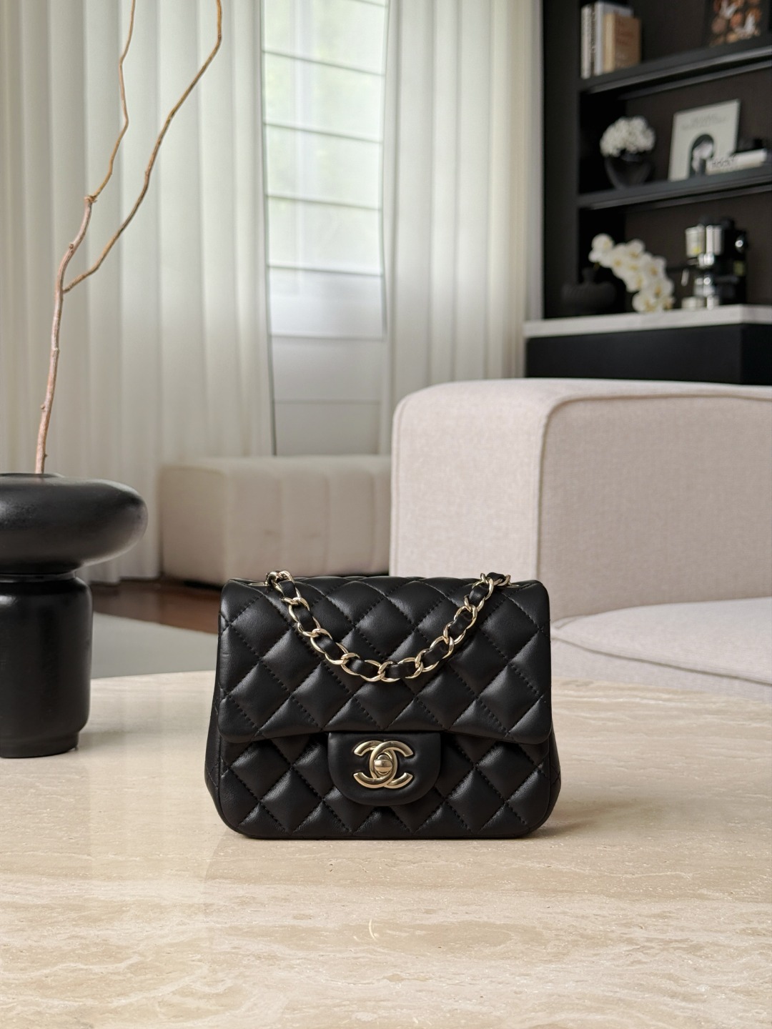 cf17 sheep black light gold The black and light gold color scheme is very feminine and elegant, it can be salty or sweet ~ simple and classic design, outstanding texture, it is both aura and elegant when carried on the back