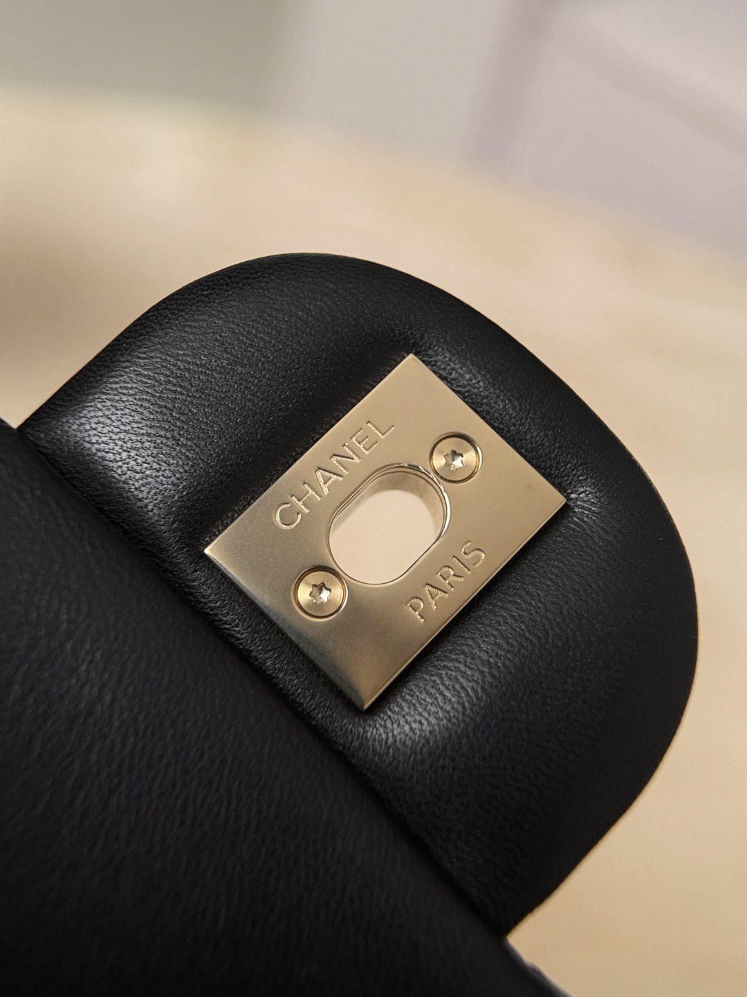 cf17 sheep black light gold The black and light gold color scheme is very feminine and elegant, it can be salty or sweet ~ simple and classic design, outstanding texture, it is both aura and elegant when carried on the back - Image 7