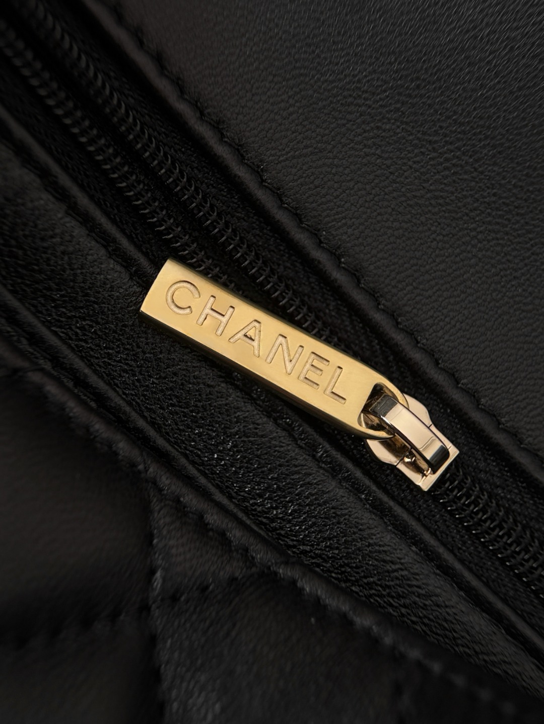 cf17 sheep black light gold The black and light gold color scheme is very feminine and elegant, it can be salty or sweet ~ simple and classic design, outstanding texture, it is both aura and elegant when carried on the back - Image 11