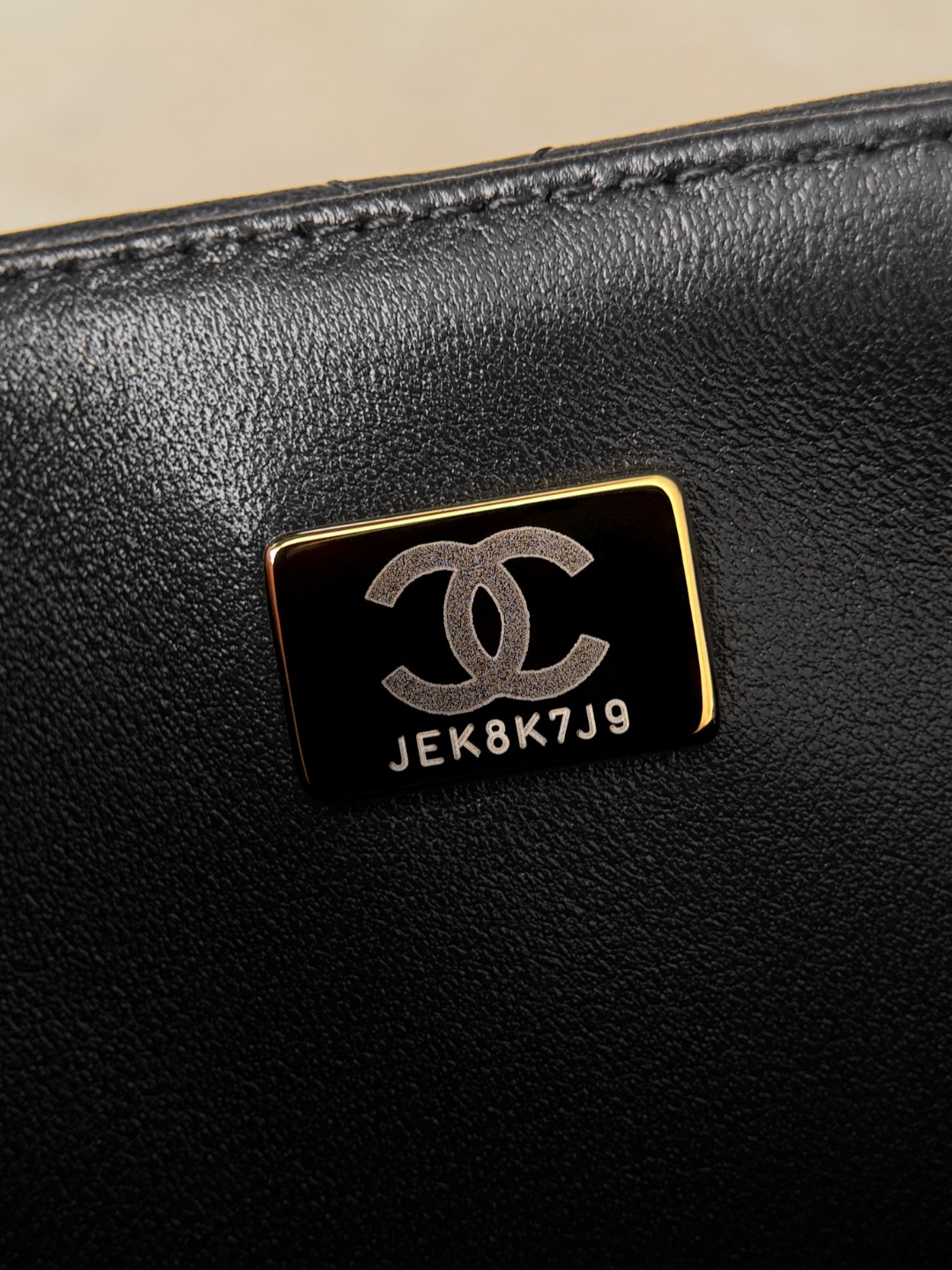 cf17 sheep black light gold The black and light gold color scheme is very feminine and elegant, it can be salty or sweet ~ simple and classic design, outstanding texture, it is both aura and elegant when carried on the back - Image 12