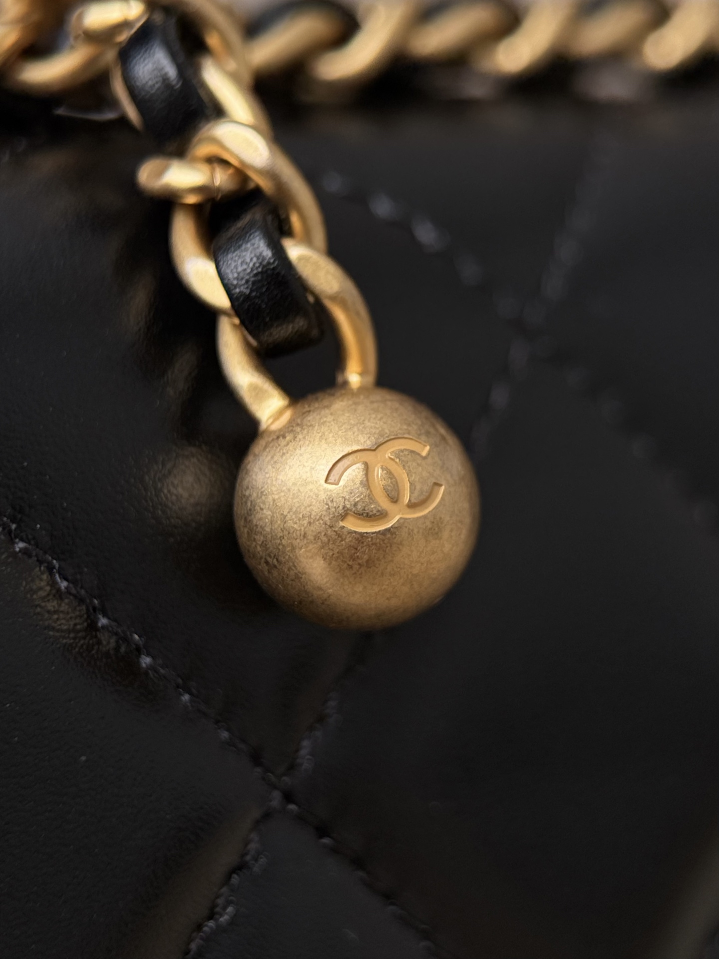 The double golden ball series bags are so cost-effective! Lots of memorizing methods~ The length can be adjusted, and can be carried on one shoulder, crossbody, or handheld🉑 - Image 10