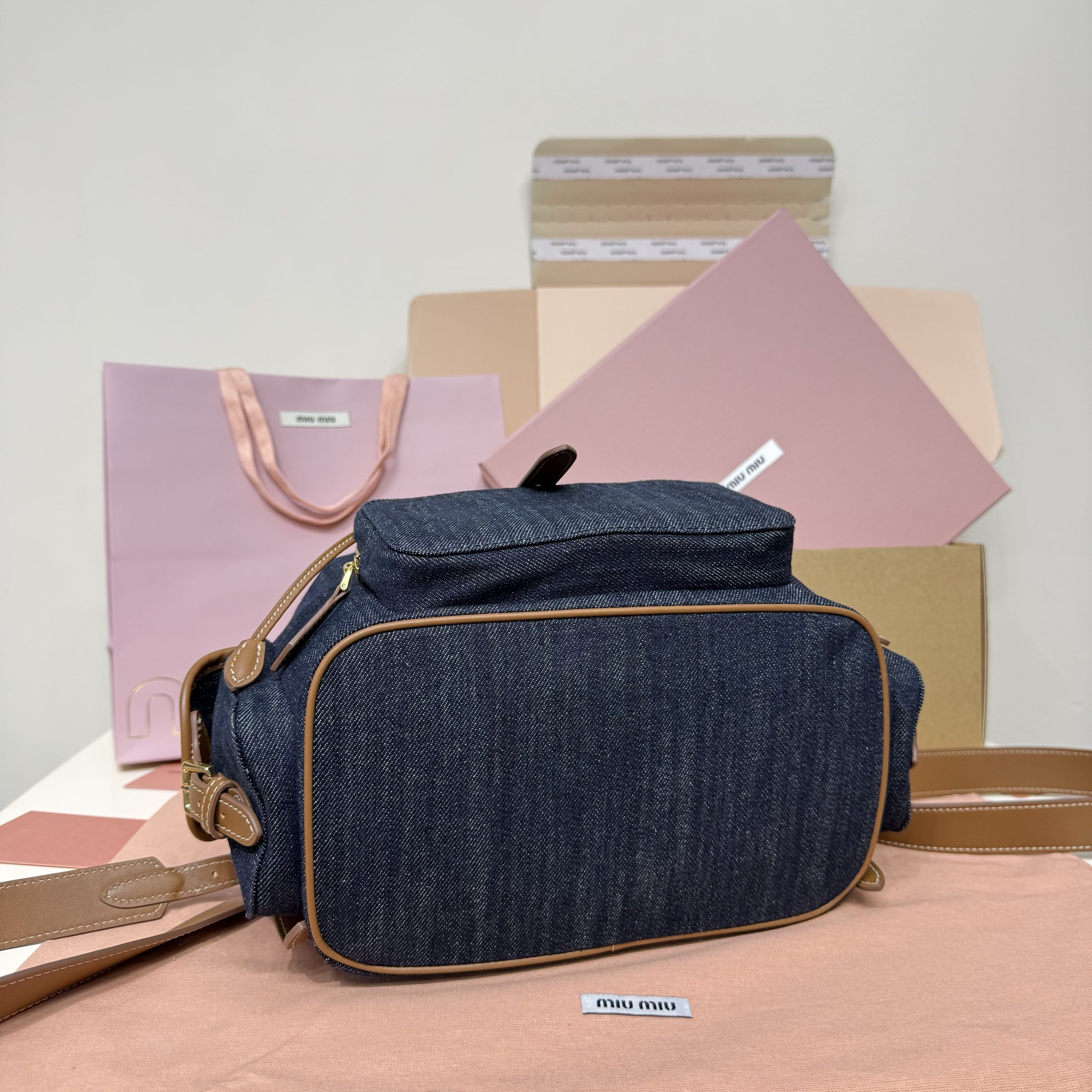 Top original order, 💰1480 counter quality MIU's new college-style backpack: 5BZ042, a perfect combination of canvas and high-quality calfskin, with a thick and wear-resistant linen blend lining - Image 4