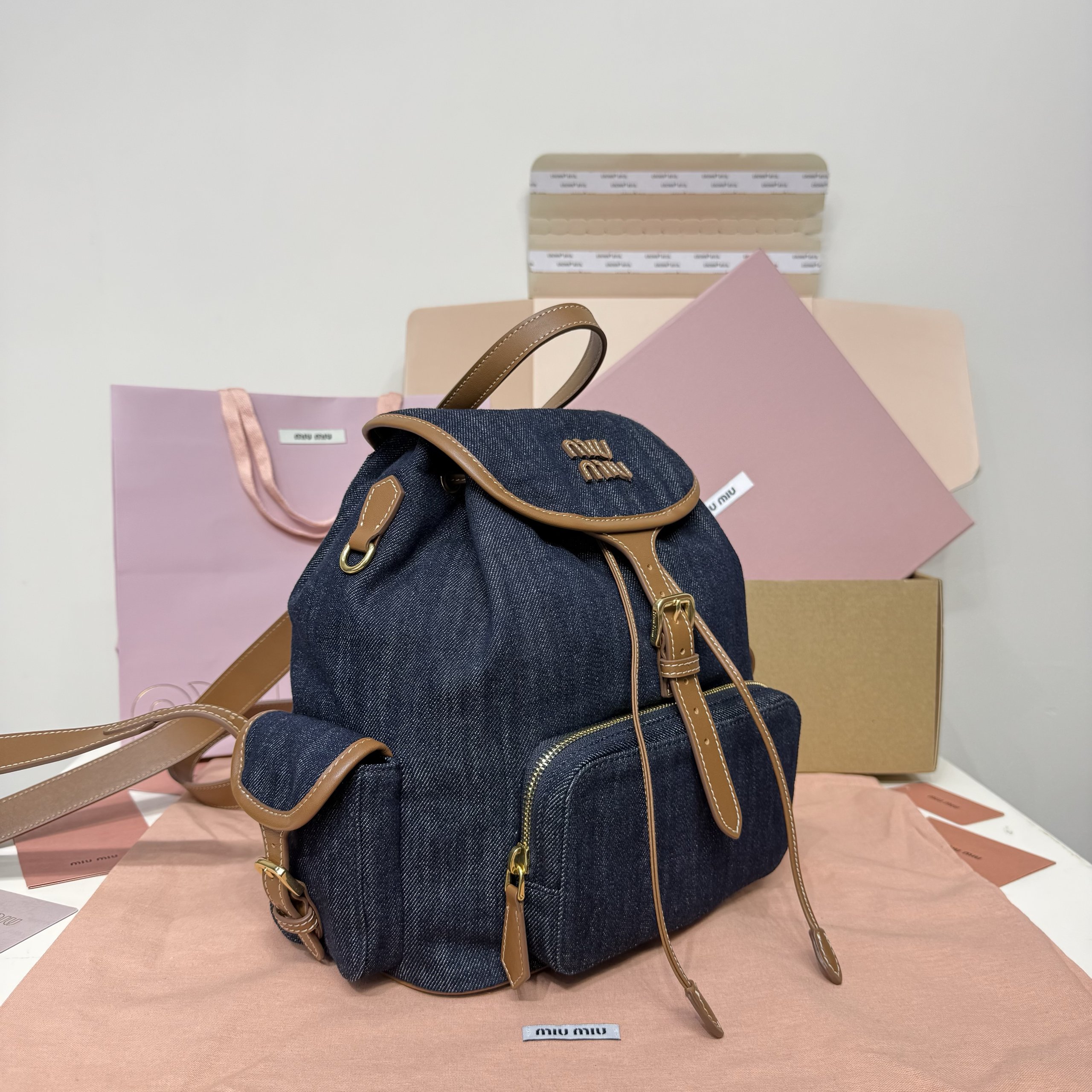 Top original order, 💰1480 counter quality MIU's new college-style backpack: 5BZ042, a perfect combination of canvas and high-quality calfskin, with a thick and wear-resistant linen blend lining - Image 2