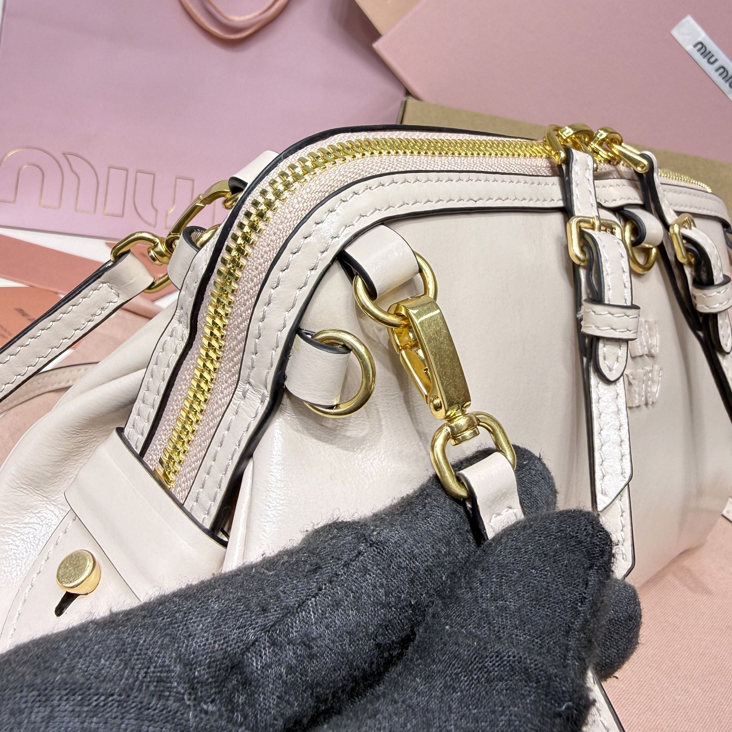 Top original order, 💰1390 counter quality, comes with gift box🎁 5BF131, Miu's new special style shell backpack, exquisite and delicate glossy calfskin, simple lines combine the inspiration of fashion shows and modern femininity, striking a balance between style experimentation and exquisite diversity - Image 7