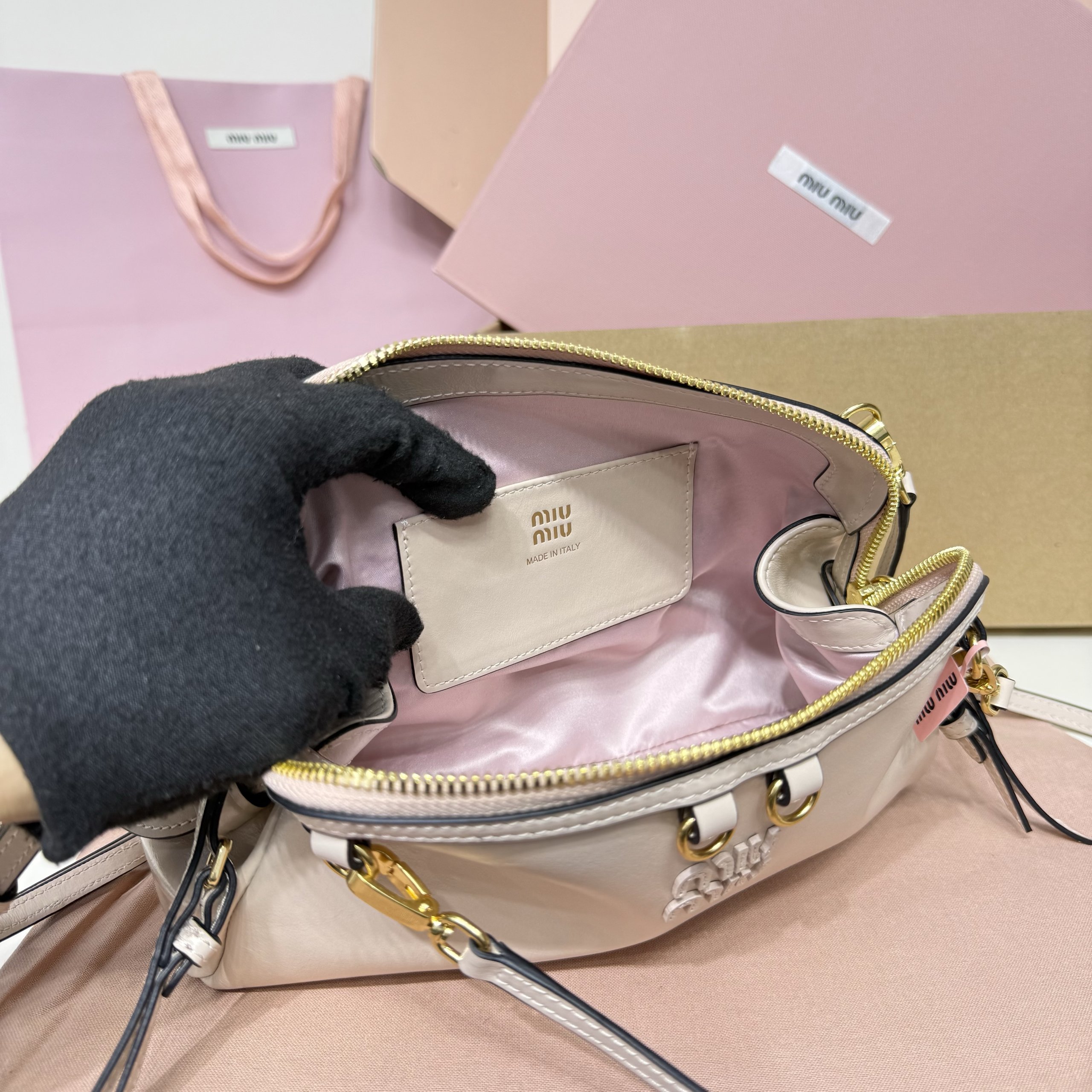 Top original order, 💰1390 counter quality, comes with gift box🎁 5BF131, Miu's new special style shell backpack, exquisite and delicate glossy calfskin, simple lines combine the inspiration of fashion shows and modern femininity, striking a balance between style experimentation and exquisite diversity - Image 9