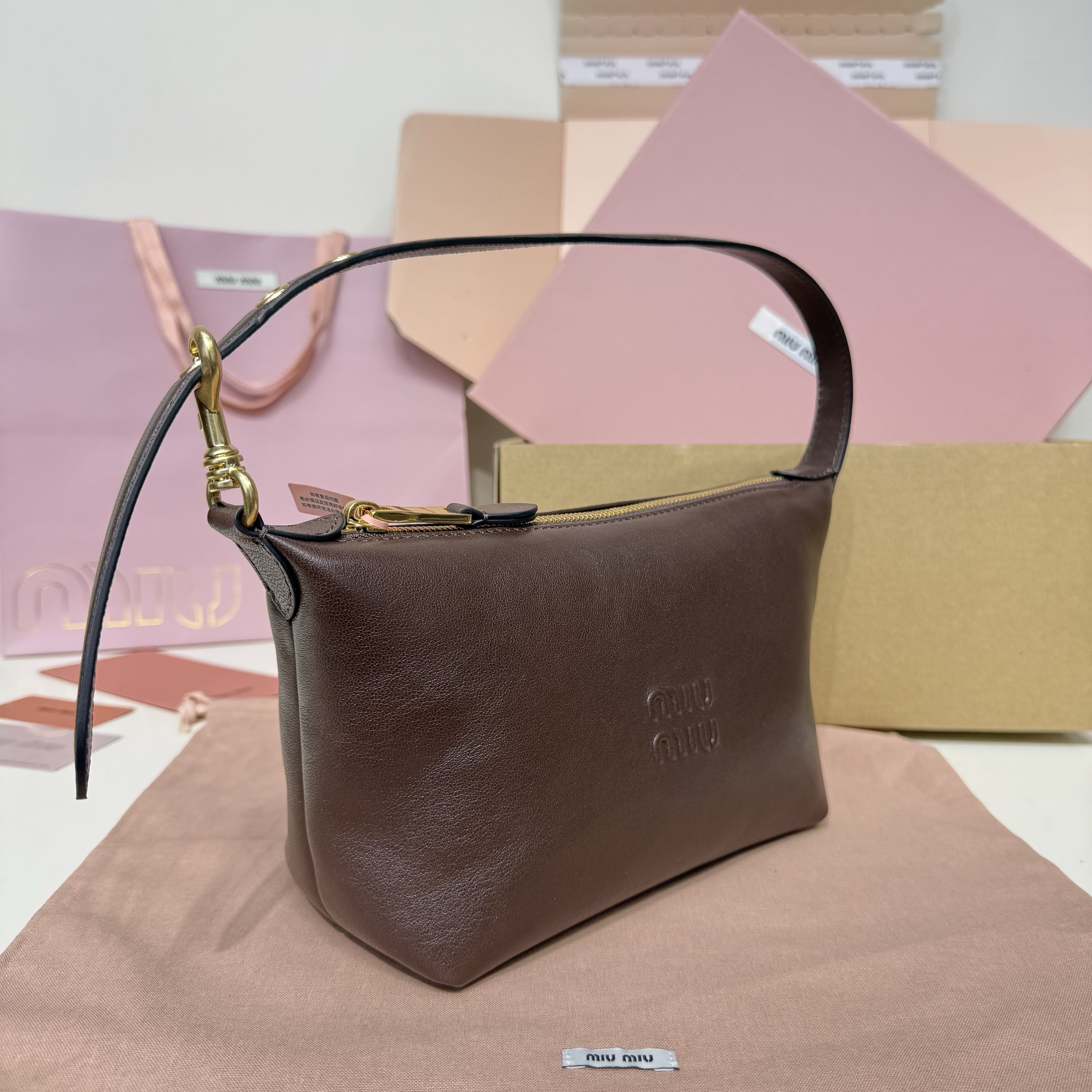 Top original order, 💰1190 counter quality, comes with gift box🎁 5NE841, new lunch box bag, vintage distressed vegetable soft sheepskin, iconic Miu logo on the front, cotton lining, ultra-light, large capacity, looks good with any combination, suitable for all seasons, size: bottom length 19cm, opening width 25.5cm, height 14cm, bottom width 10cm - Image 2