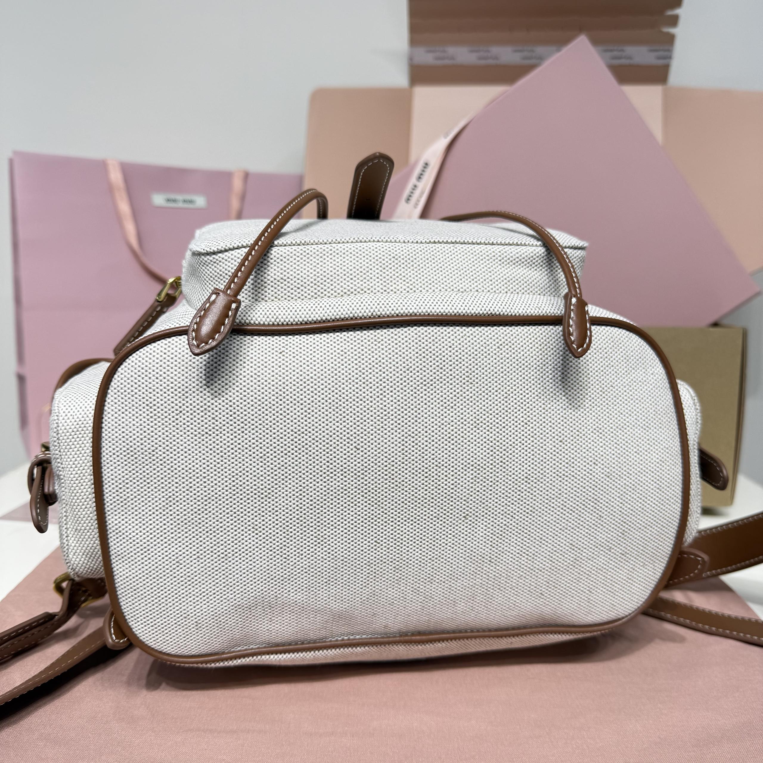 Top original order, 💰1450 counter quality, comes with gift box🎁 MIU's new college-style backpack: 5BZ042, a perfect combination of canvas and high-quality calfskin, with a thick and wear-resistant linen blend lining - Image 4