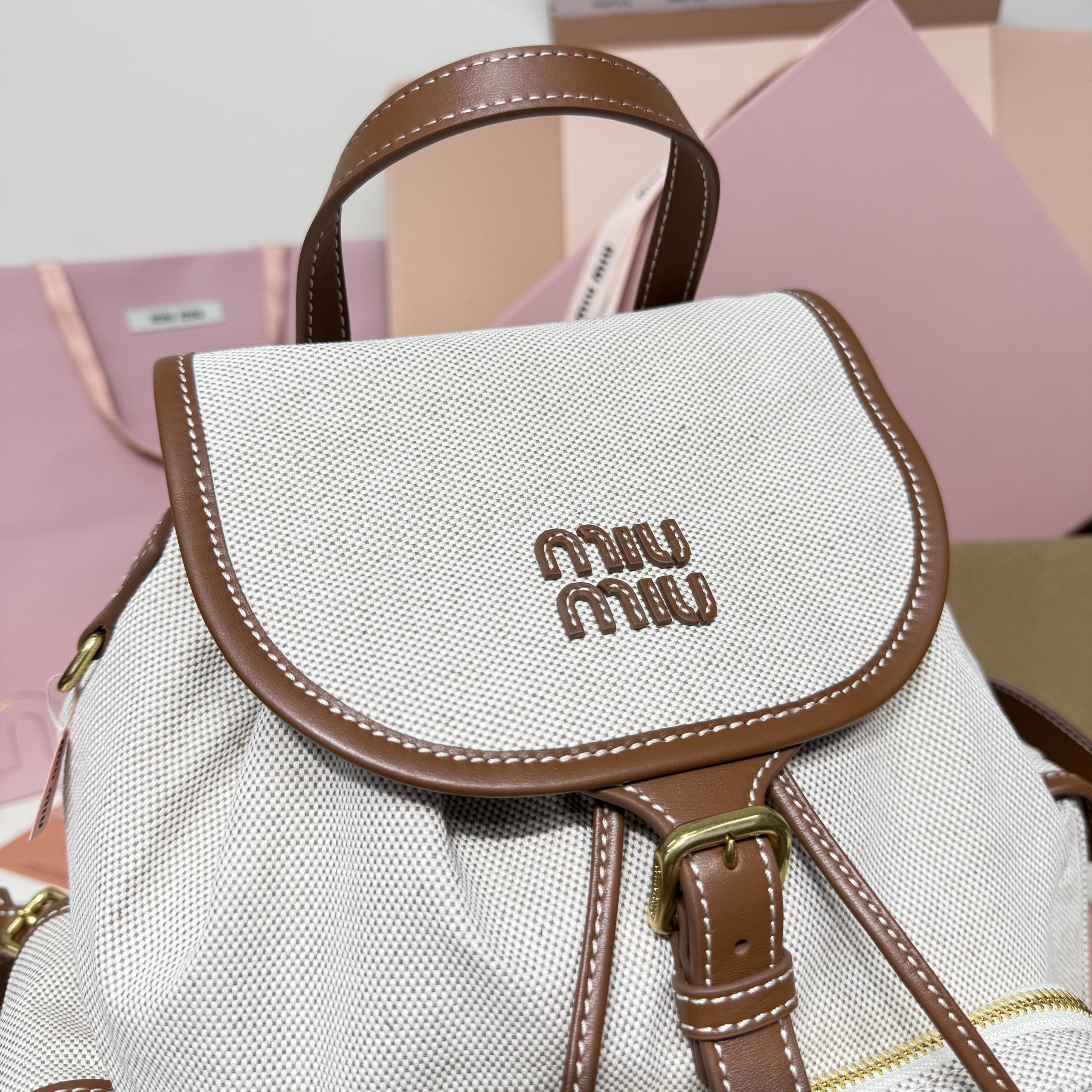 Top original order, 💰1450 counter quality, comes with gift box🎁 MIU's new college-style backpack: 5BZ042, a perfect combination of canvas and high-quality calfskin, with a thick and wear-resistant linen blend lining - Image 5