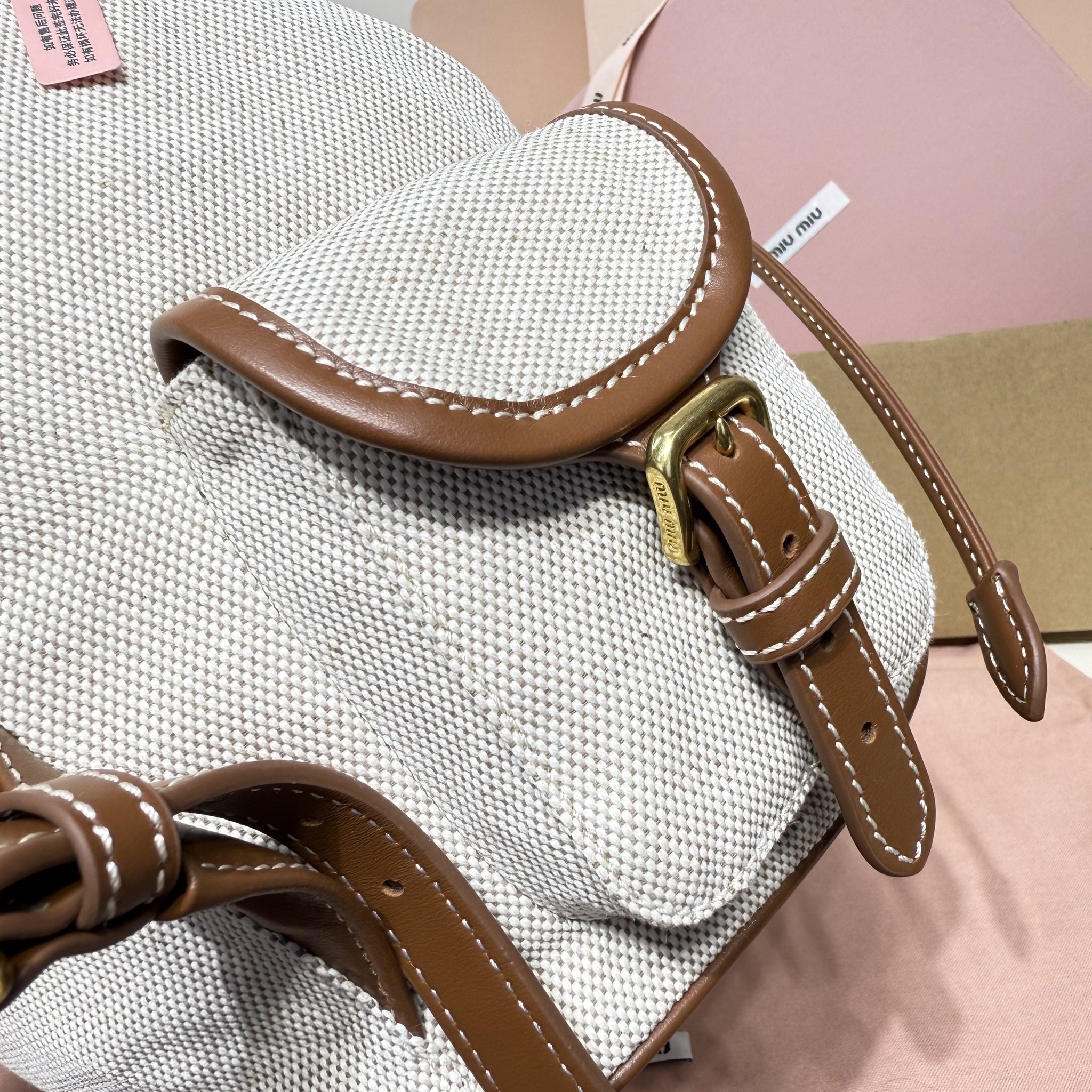 Top original order, 💰1450 counter quality, comes with gift box🎁 MIU's new college-style backpack: 5BZ042, a perfect combination of canvas and high-quality calfskin, with a thick and wear-resistant linen blend lining - Image 7