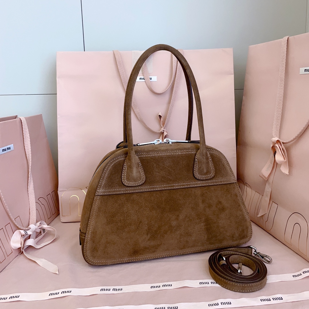 Top original order, 💰1450 counter quality suede leather 5BB199, the new hot-selling Vivant bowling bag, is made of suede, high-end leather, with a free and uninhibited sense of relaxation, exquisite outline, and neat line details - Image 3