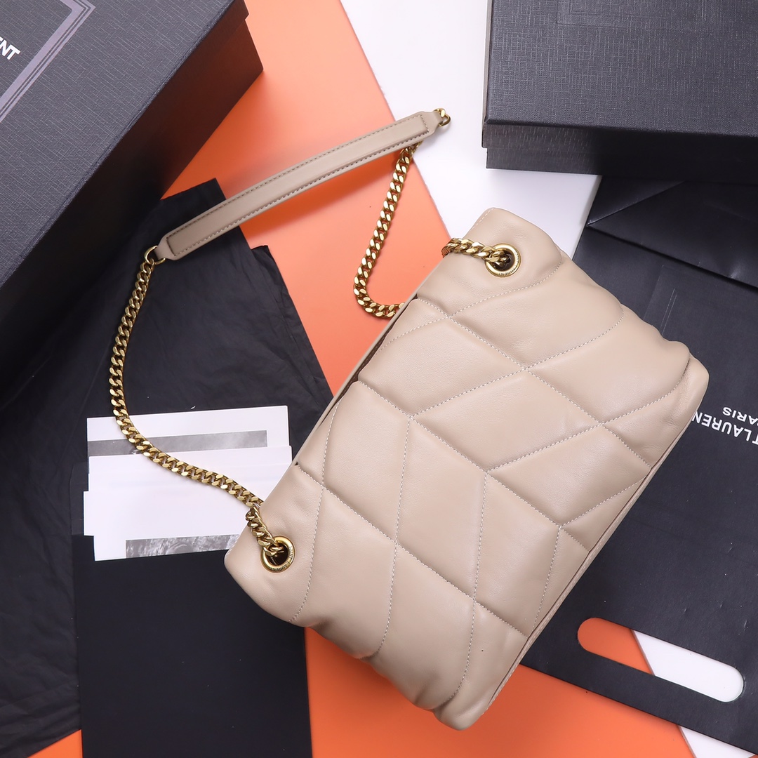 Exclusive real shot background】🔥Special original order🔥𝙇𝙤𝙪𝙡𝙤𝙪 𝙋𝙪𝙛𝙛𝙚𝙧_Quilted lambskin bag, made of 100% lambskin, feels soft and delicate, like embracing clouds☁️; the classic Y family logo, chain and buttonhole hardware are all made of old metal materials, giving a retro texture and chic - Image 3