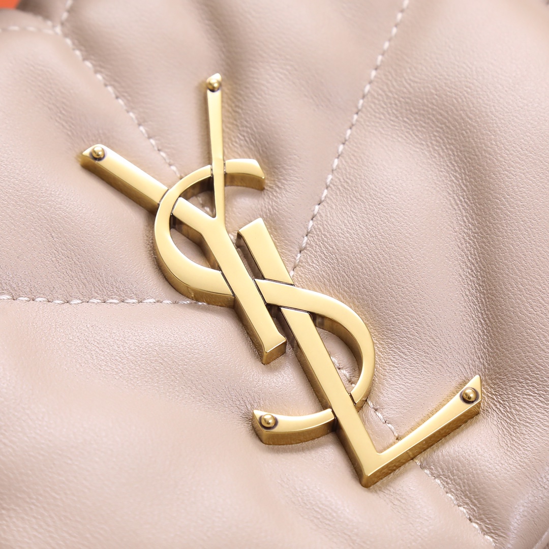 Exclusive real shot background】🔥Special original order🔥𝙇𝙤𝙪𝙡𝙤𝙪 𝙋𝙪𝙛𝙛𝙚𝙧_Quilted lambskin bag, made of 100% lambskin, feels soft and delicate, like embracing clouds☁️; the classic Y family logo, chain and buttonhole hardware are all made of old metal materials, giving a retro texture and chic - Image 4