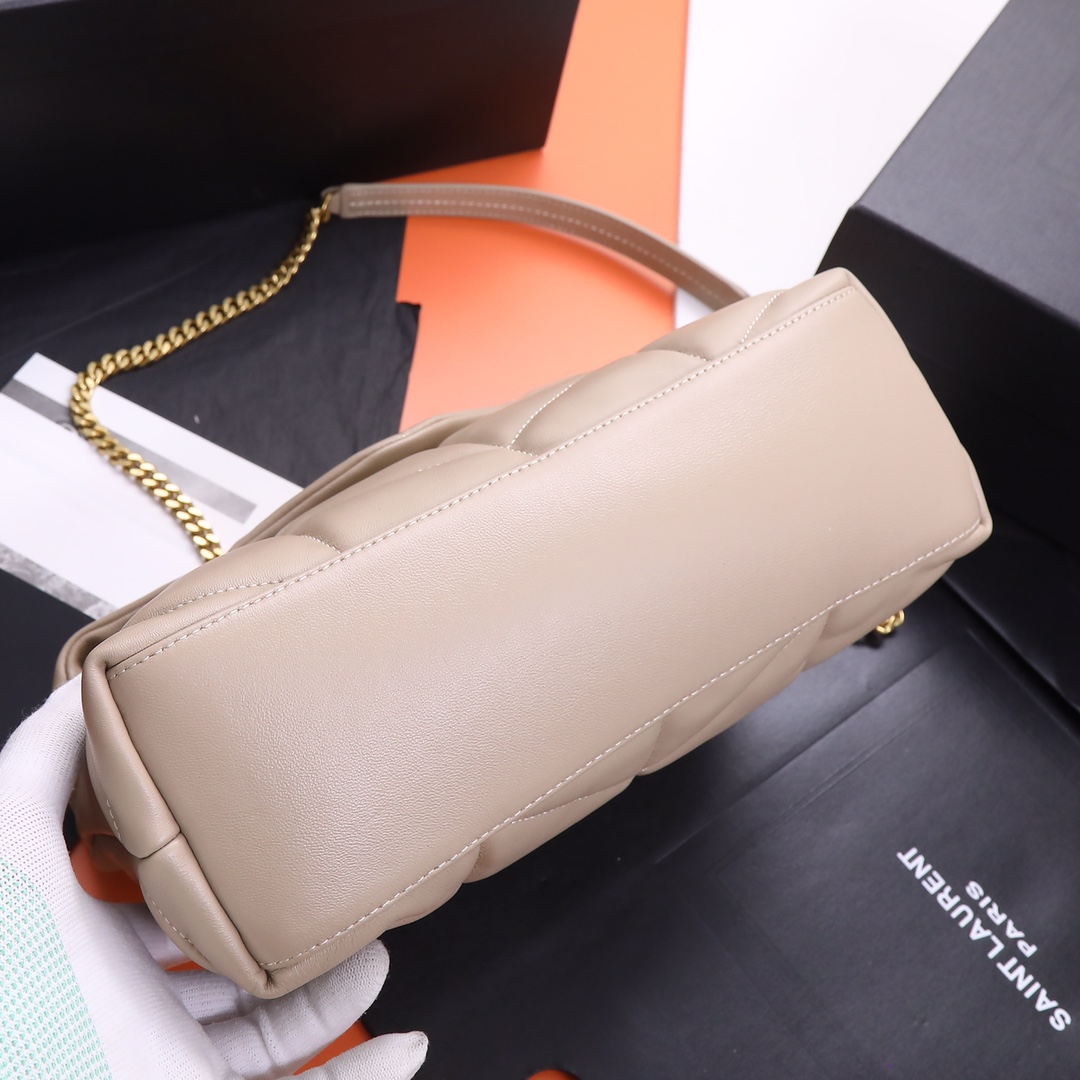 Exclusive real shot background】🔥Special original order🔥𝙇𝙤𝙪𝙡𝙤𝙪 𝙋𝙪𝙛𝙛𝙚𝙧_Quilted lambskin bag, made of 100% lambskin, feels soft and delicate, like embracing clouds☁️; the classic Y family logo, chain and buttonhole hardware are all made of old metal materials, giving a retro texture and chic - Image 6