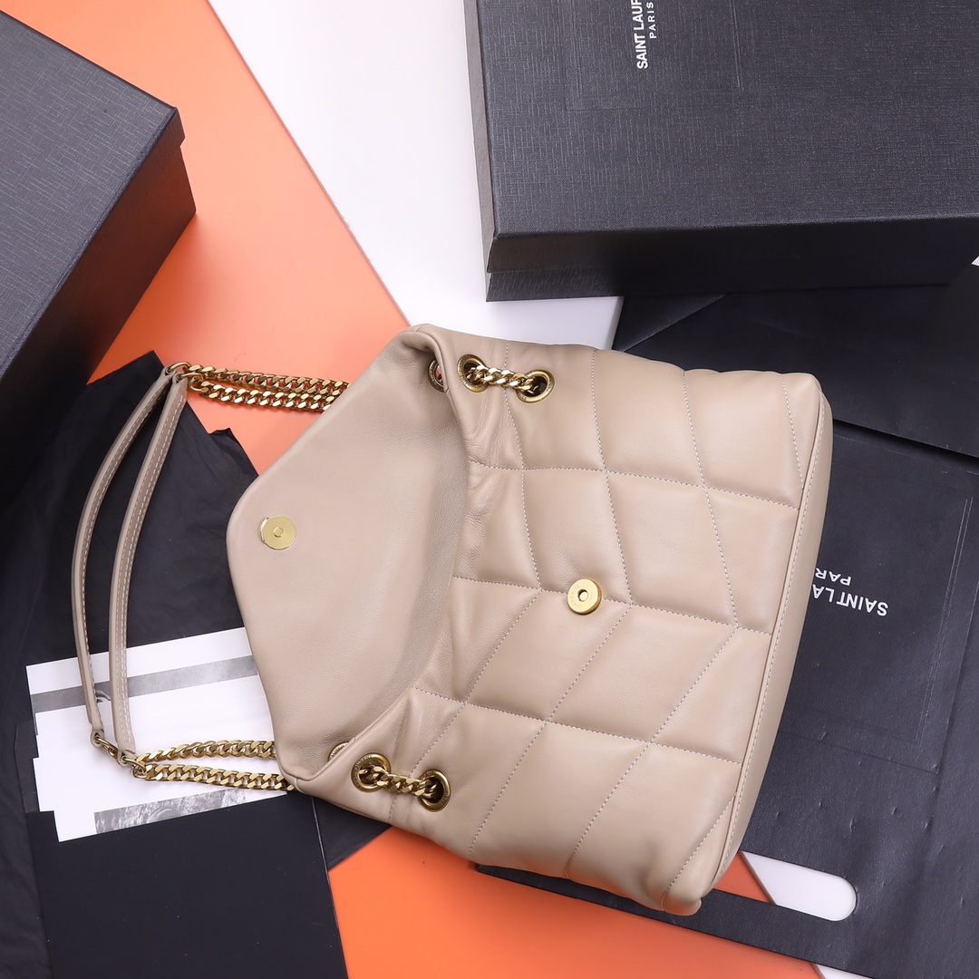 Exclusive real shot background】🔥Special original order🔥𝙇𝙤𝙪𝙡𝙤𝙪 𝙋𝙪𝙛𝙛𝙚𝙧_Quilted lambskin bag, made of 100% lambskin, feels soft and delicate, like embracing clouds☁️; the classic Y family logo, chain and buttonhole hardware are all made of old metal materials, giving a retro texture and chic - Image 7