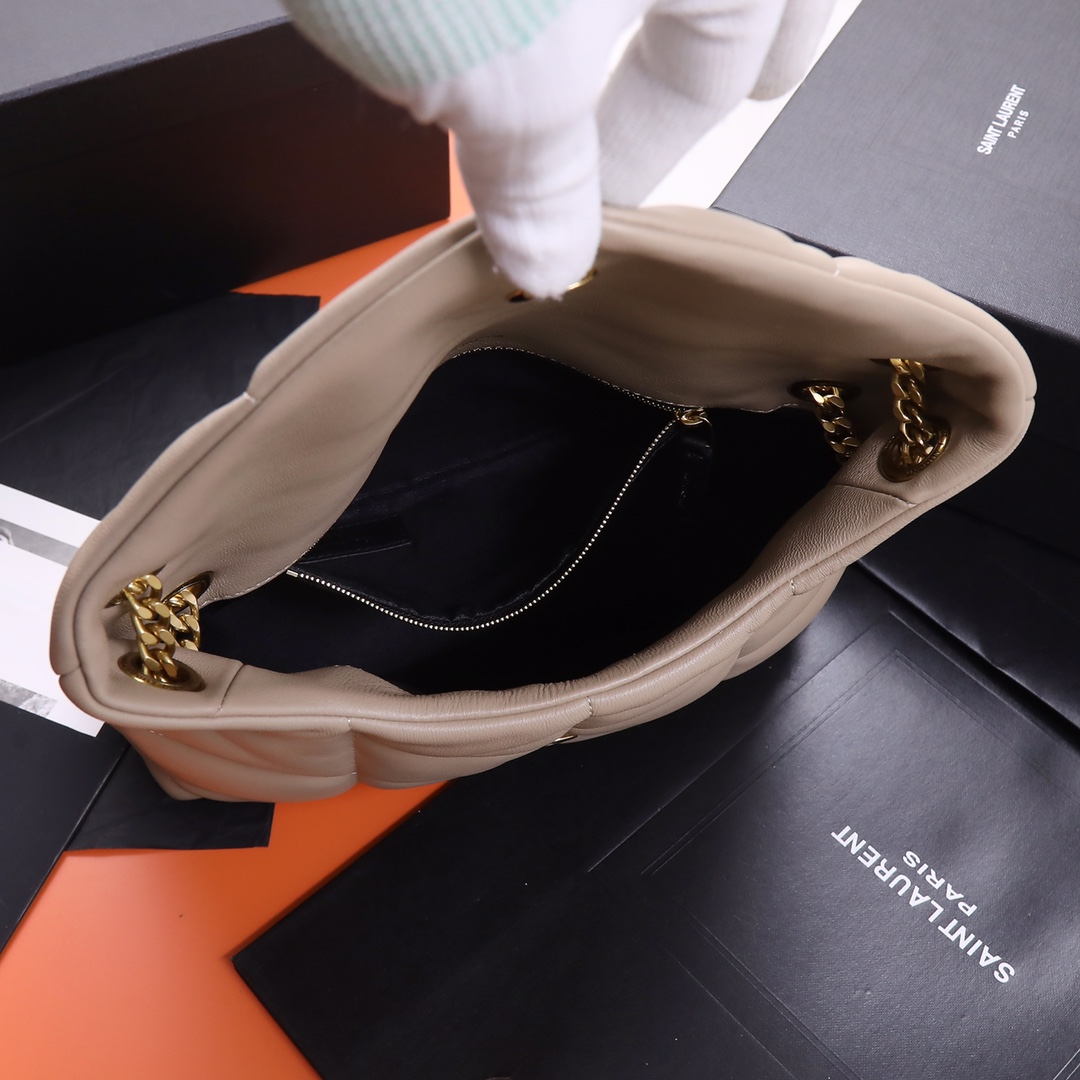 Exclusive real shot background】🔥Special original order🔥𝙇𝙤𝙪𝙡𝙤𝙪 𝙋𝙪𝙛𝙛𝙚𝙧_Quilted lambskin bag, made of 100% lambskin, feels soft and delicate, like embracing clouds☁️; the classic Y family logo, chain and buttonhole hardware are all made of old metal materials, giving a retro texture and chic - Image 8