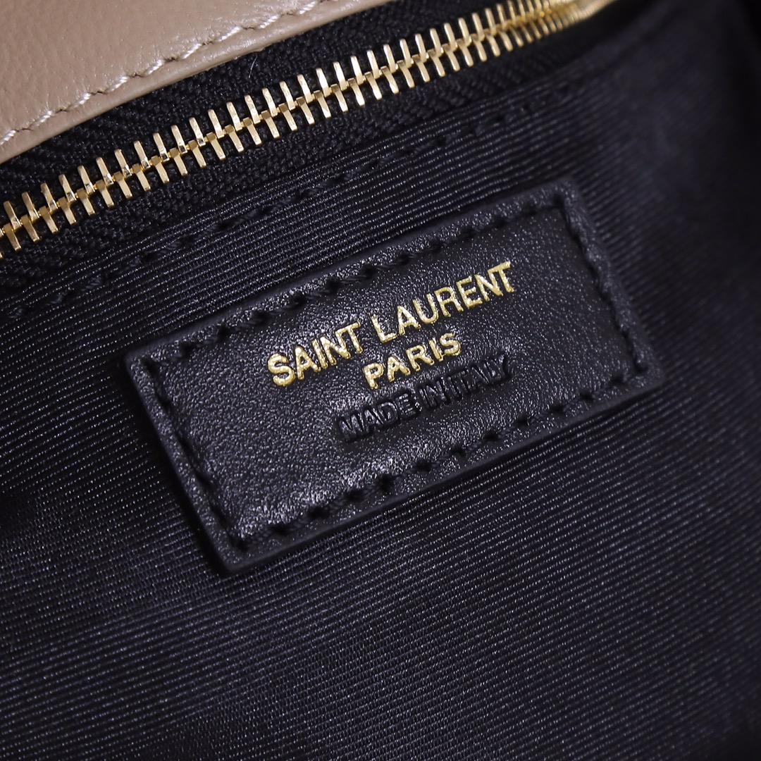 Exclusive real shot background】🔥Special original order🔥𝙇𝙤𝙪𝙡𝙤𝙪 𝙋𝙪𝙛𝙛𝙚𝙧_Quilted lambskin bag, made of 100% lambskin, feels soft and delicate, like embracing clouds☁️; the classic Y family logo, chain and buttonhole hardware are all made of old metal materials, giving a retro texture and chic - Image 9