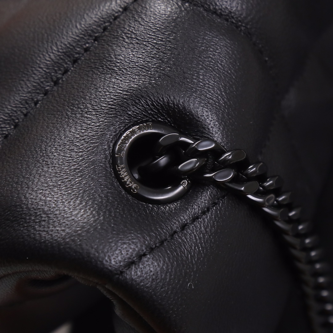 Exclusive real shot background】🔥Special original order🔥𝑳𝒐𝒖𝑳𝒐𝒖 puffer mini #LouLou puffer mini crossbody bag is coming! The whole bag is made of soft Italian lambskin, with Y's diagonal stripe quilting technology - Image 5