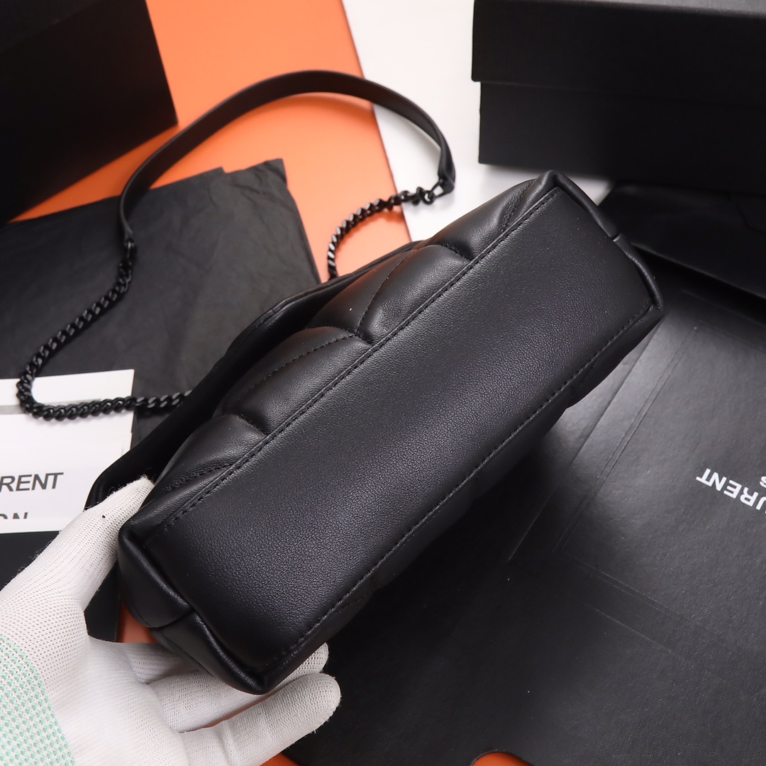 Exclusive real shot background】🔥Special original order🔥𝑳𝒐𝒖𝑳𝒐𝒖 puffer mini #LouLou puffer mini crossbody bag is coming! The whole bag is made of soft Italian lambskin, with Y's diagonal stripe quilting technology - Image 6