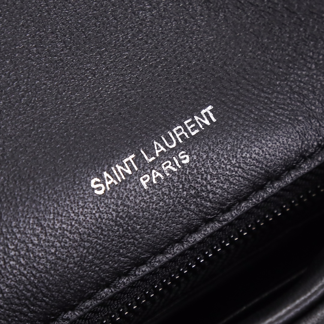 Exclusive real shot background】🔥Special original order🔥𝑳𝒐𝒖𝑳𝒐𝒖 puffer mini #LouLou puffer mini crossbody bag is coming! The whole bag is made of soft Italian lambskin, with Y's diagonal stripe quilting technology - Image 8
