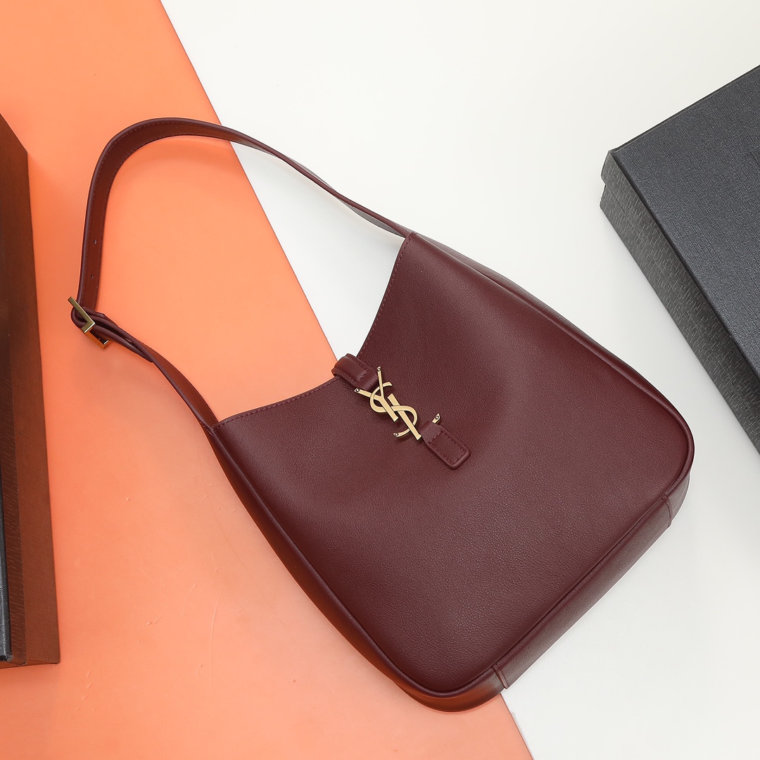 Premium original leather quality✅✅💄💄Model number: 713938 🆕New product shipped👏The popular LE 5A7 armpit bag♡The second-hand armpit bag that has become popular this year has always been very popular