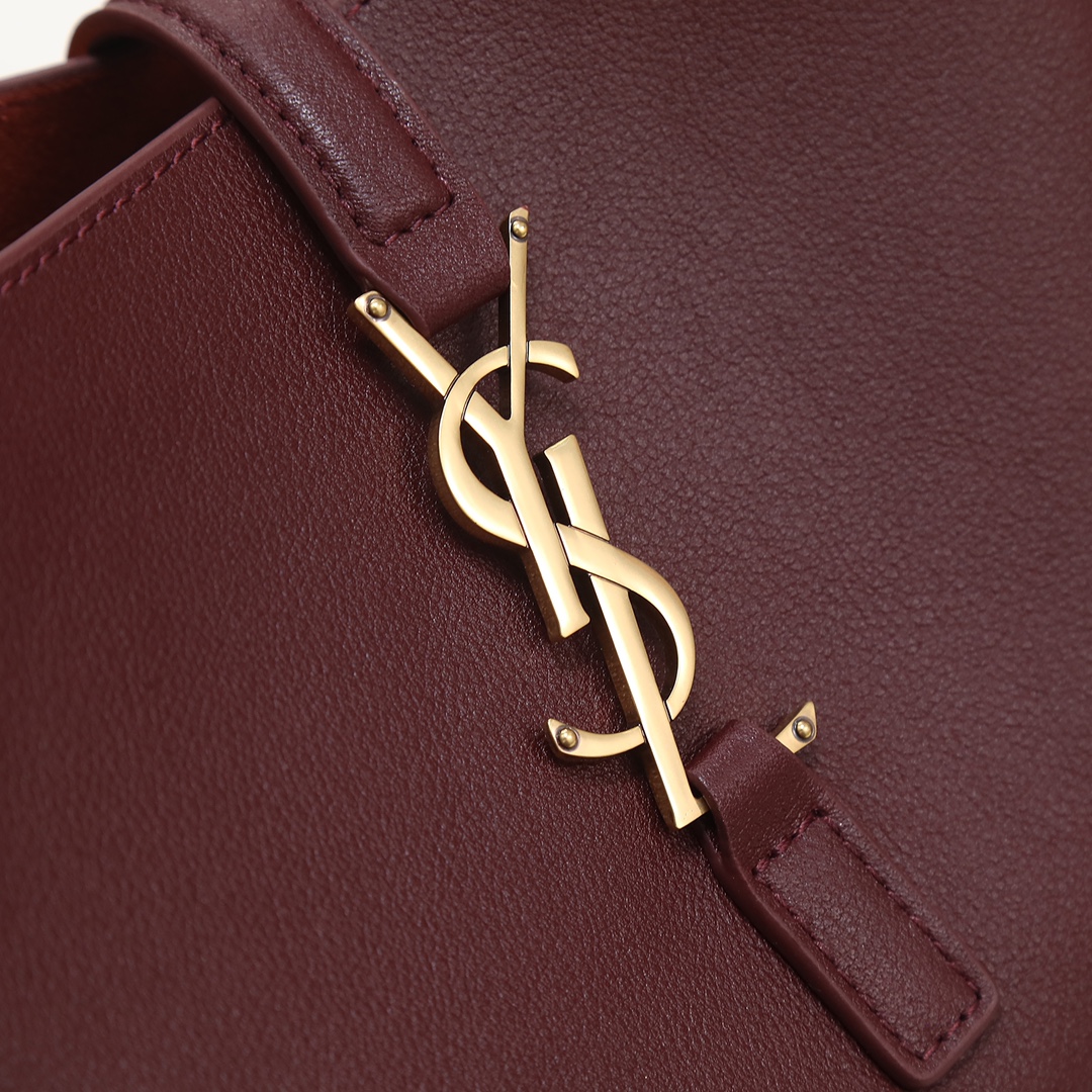 Premium original leather quality✅✅💄💄Model number: 713938 🆕New product shipped👏The popular LE 5A7 armpit bag♡The second-hand armpit bag that has become popular this year has always been very popular - Image 2