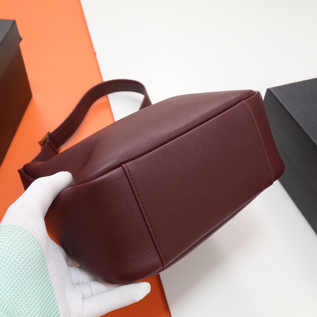 Premium original leather quality✅✅💄💄Model number: 713938 🆕New product shipped👏The popular LE 5A7 armpit bag♡The second-hand armpit bag that has become popular this year has always been very popular - Image 5