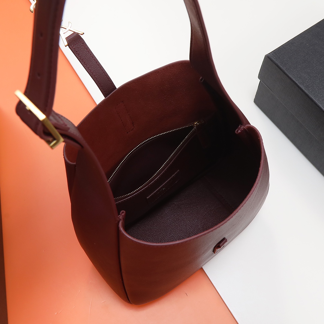 Premium original leather quality✅✅💄💄Model number: 713938 🆕New product shipped👏The popular LE 5A7 armpit bag♡The second-hand armpit bag that has become popular this year has always been very popular - Image 9