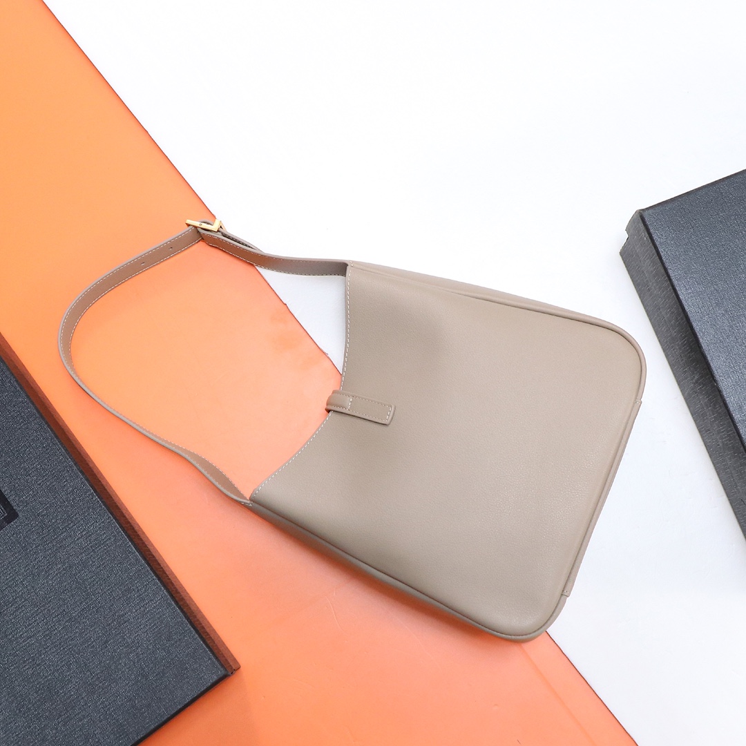 Premium original leather quality✅✅💄💄Model number: 713938 🆕New product shipped👏The popular LE 5A7 armpit bag♡The second-hand armpit bag that has become popular this year has always been very popular - Image 3