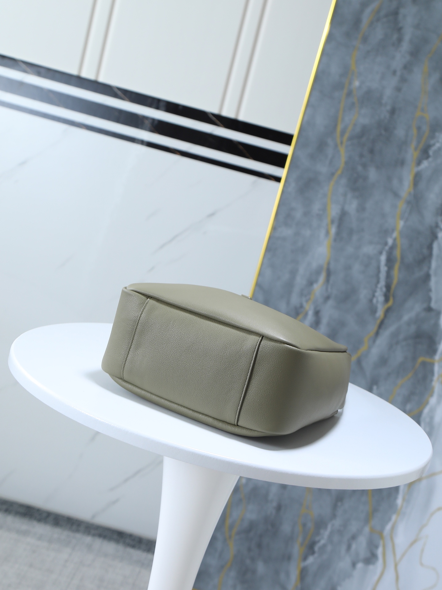 Premium original leather quality✅✅💄💄Model number: 713938 🆕New product shipped👏The popular LE 5A7 armpit bag♡The second-hand armpit bag that has become popular this year has always been very popular - Image 7
