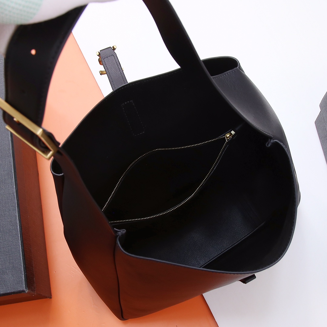 Special original leather quality 👏LE 5À7_Large size smooth leather soft handbag, same style as Korean star Hobo!! This year’s popular armpit bag Y Family is late but it’s here! ! The outline of the bag is simple and three-dimensional - Image 6