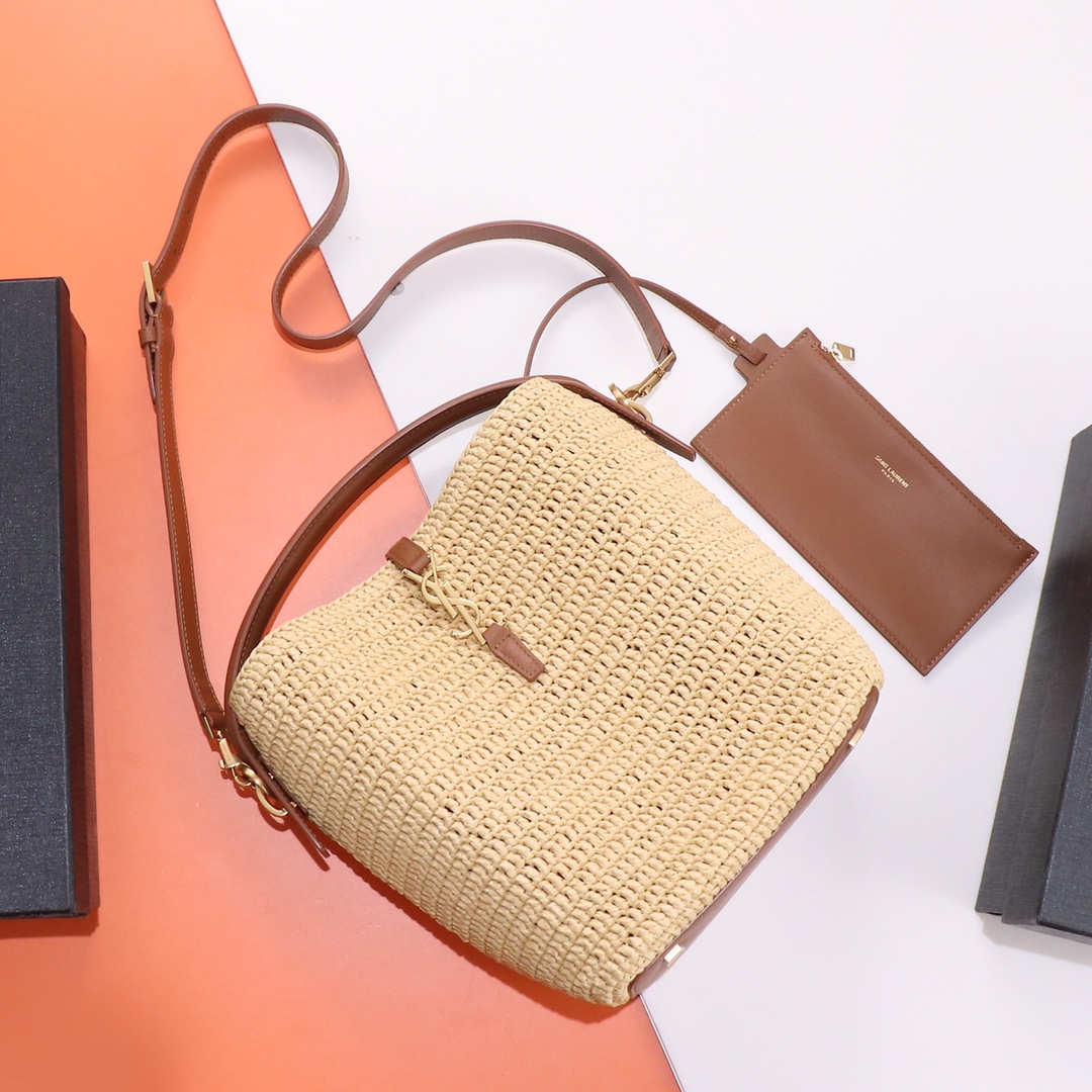 Special grade original leather】🔥{Exclusive background} 🌸 #Hobo#Raffia bucket bag large size Summer’s favorite raffia bucket bag! Hawaiian style, extremely relaxed raffia bucket bag! The classic logo hook buckle bucket shape is matched with raffia weaving