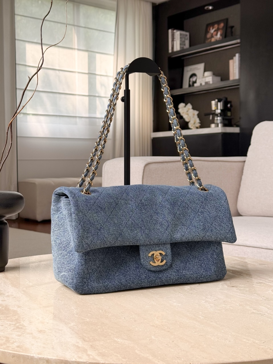 26a small flap denim Bag shape: Small flap bag style, with coordinated and exquisite proportions - Image 2