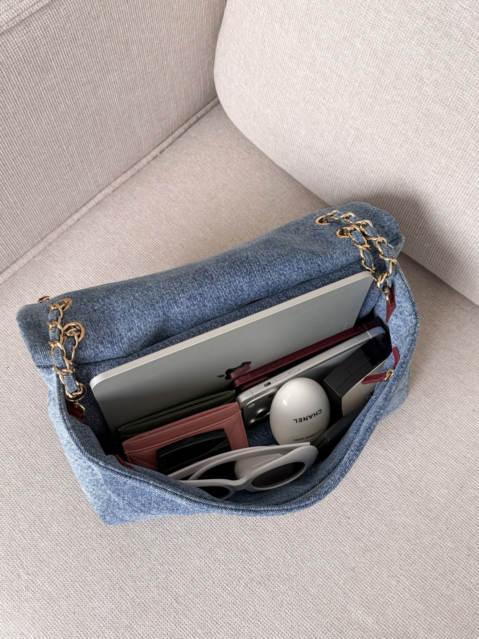 26a small flap denim Bag shape: Small flap bag style, with coordinated and exquisite proportions - Image 19